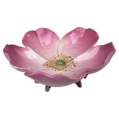 Plat à gâteaux en majolique française à la rose sauvage Delphin Massier Circa 1890