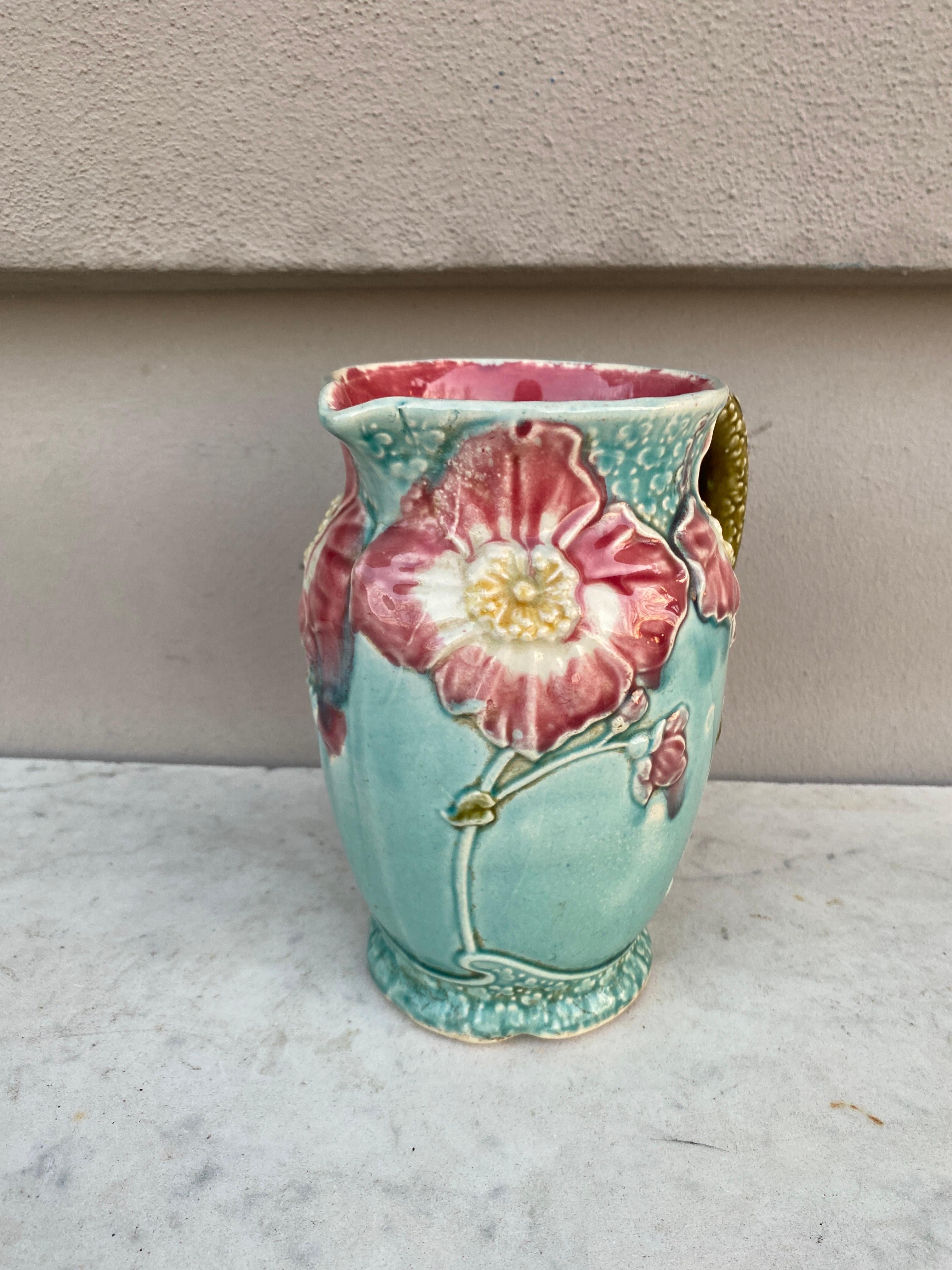 French Majolica Wild Rose Pitcher Fives Lille, circa 1900 In Good Condition For Sale In Austin, TX