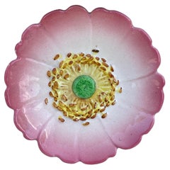 Assiette rose sauvage Delphin Massier vers 1900