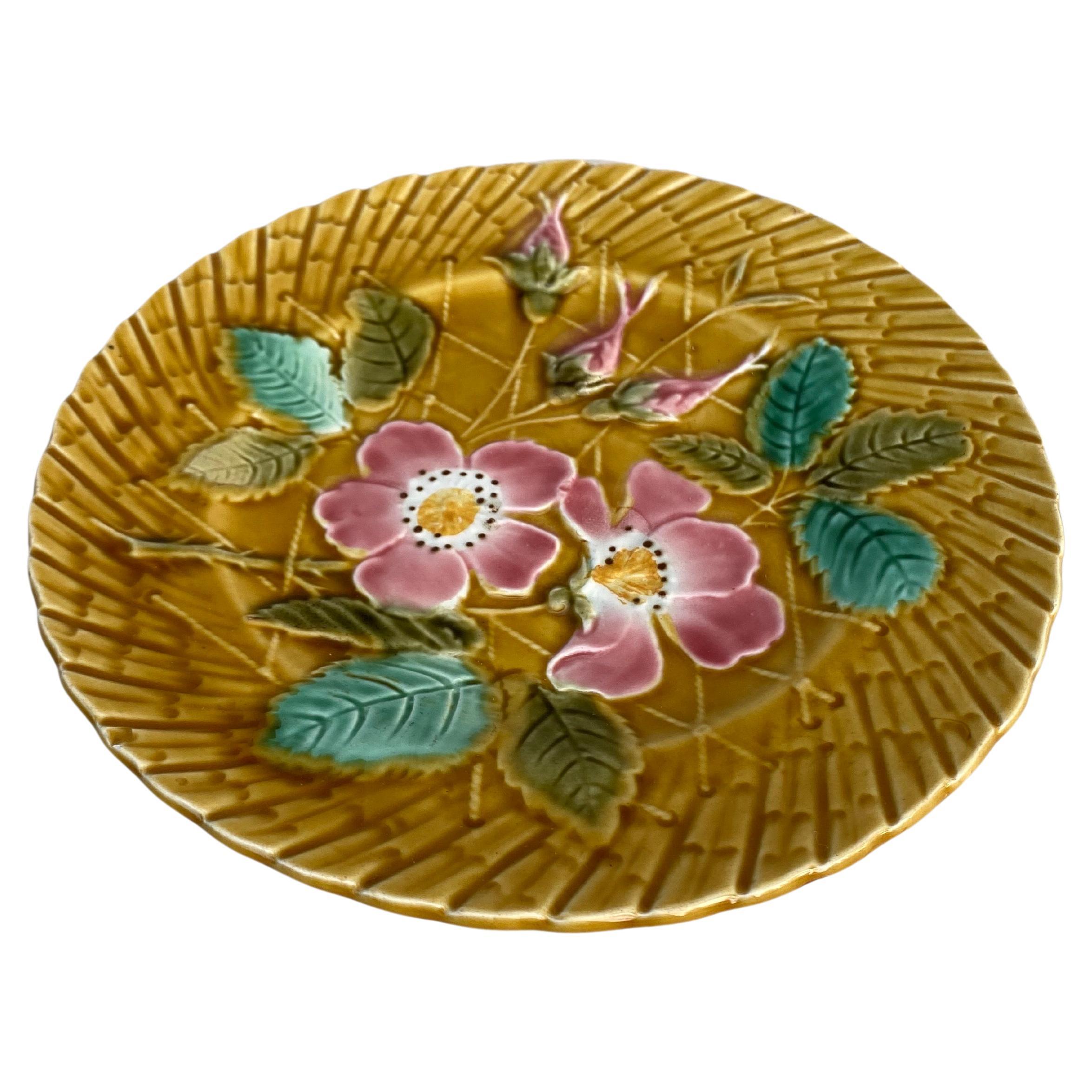 French Majolica wild rose plate signed Sarreguemines, circa 1930.