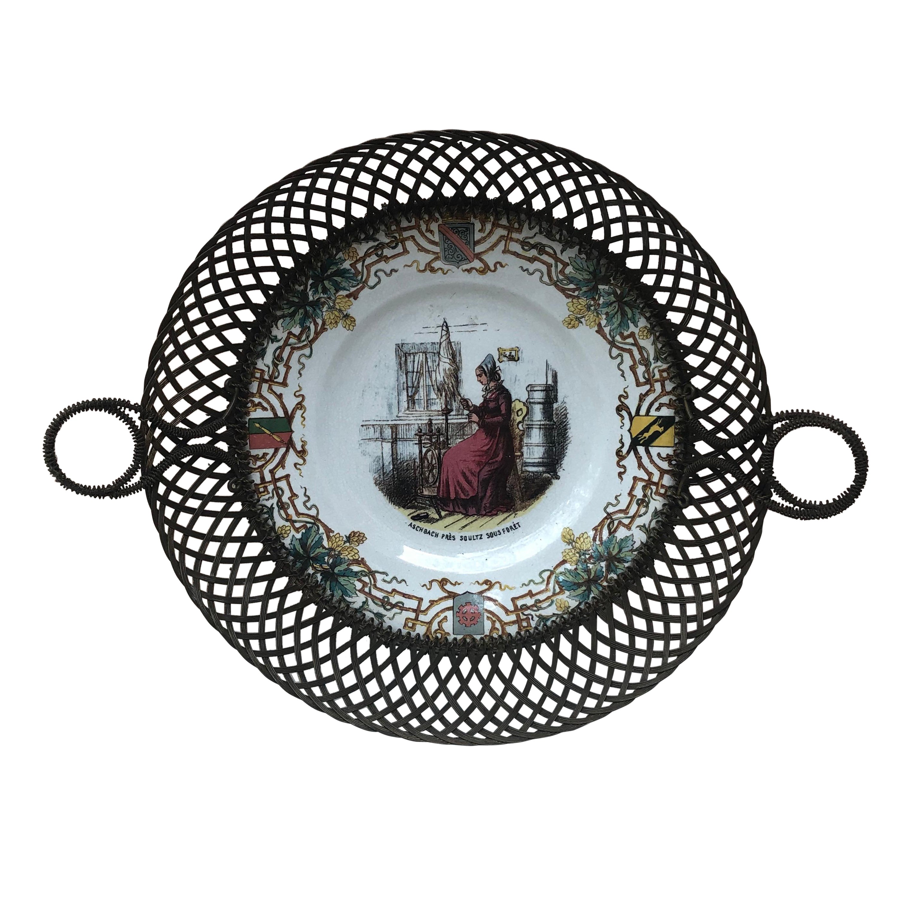 Panier en fil de fer en majolique de Sarreguemines, vers 1890