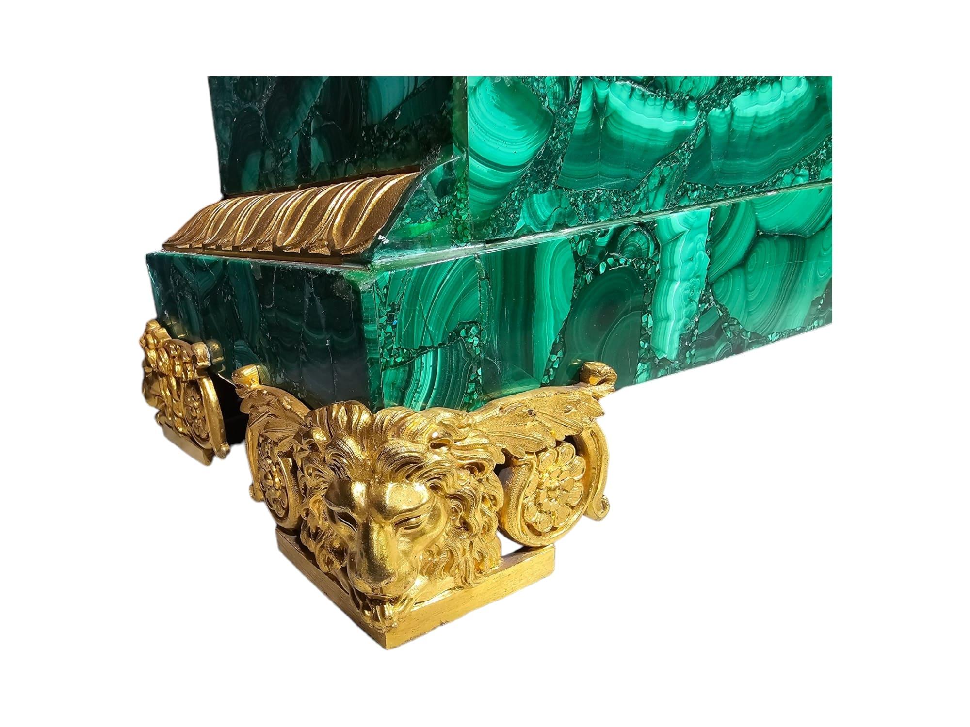 French Malachite Clock Dating From the Period of King Charles X, Between 1820 an For Sale 8