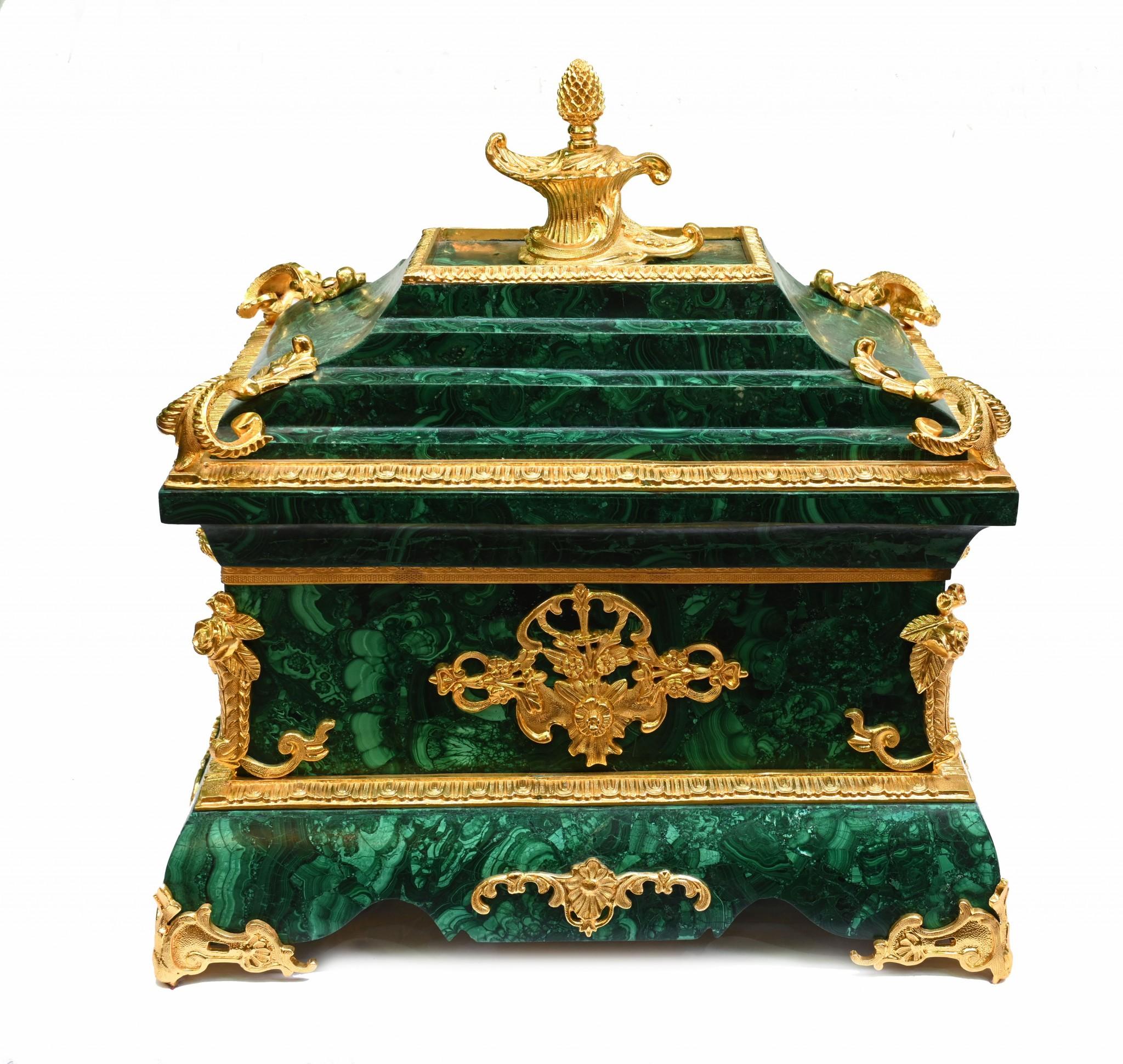 French Malachite Marriage Casket Ormolu Box In Good Condition For Sale In Potters Bar, GB