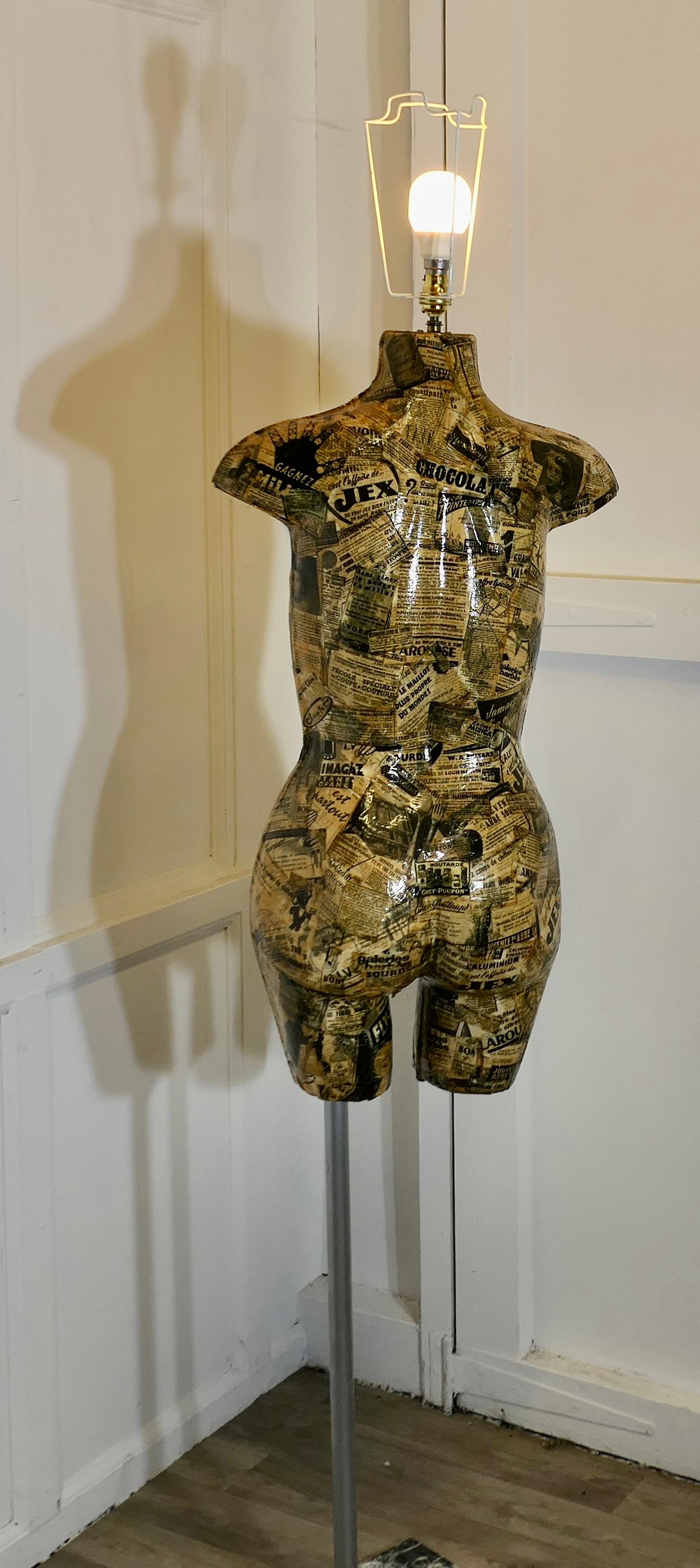 Scultura a manichino francese a decoupage, lampada da terra in vendita 4