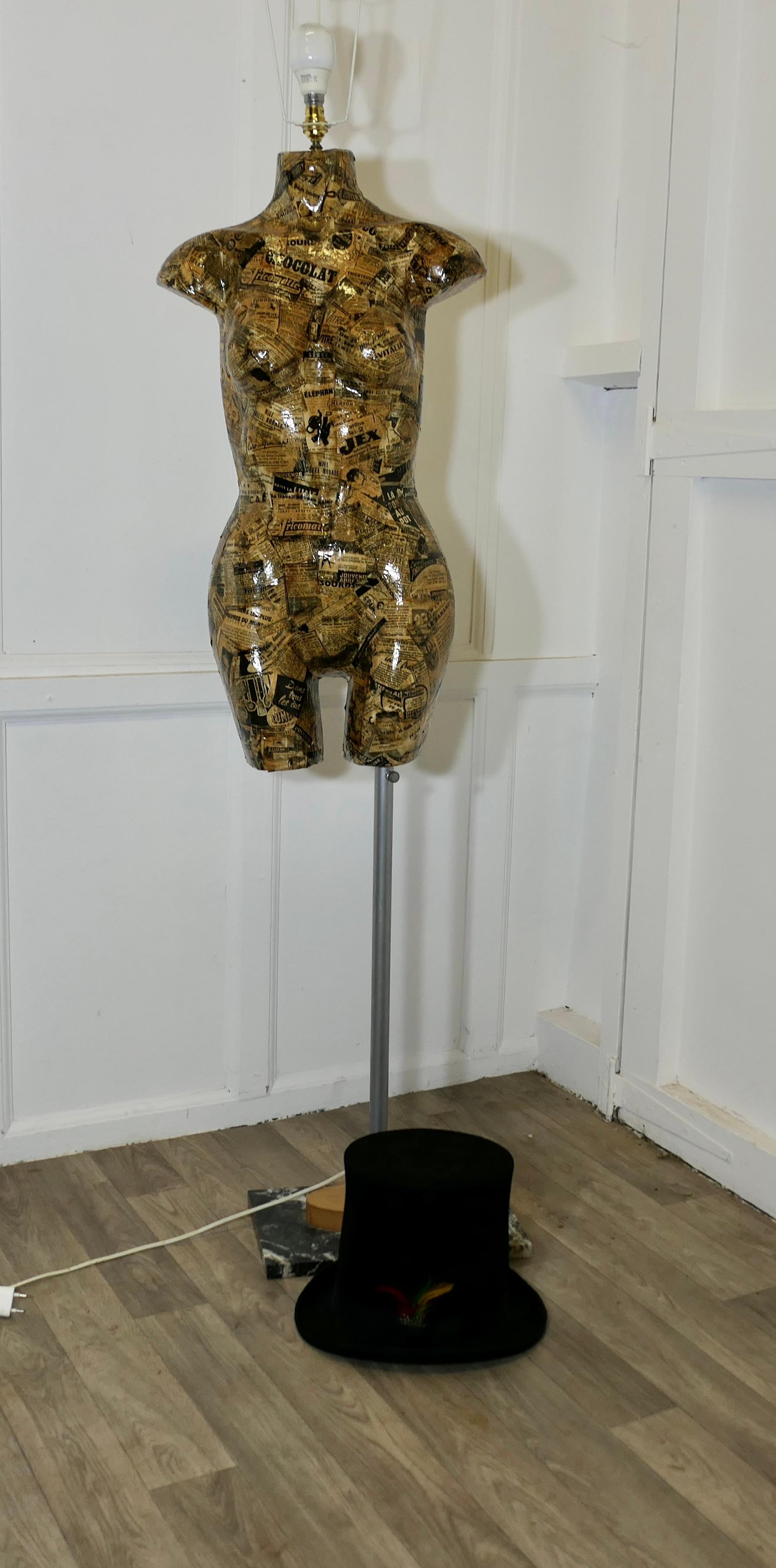 Scultura a manichino francese a decoupage, lampada da terra in vendita 5