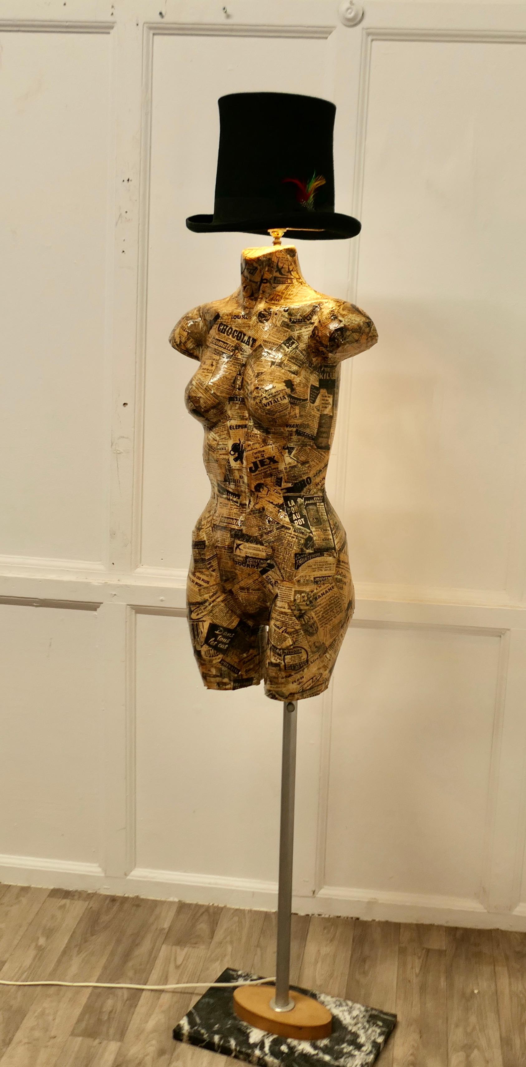 Scultura a manichino francese a decoupage, lampada da terra In condizioni buone in vendita a Godshill, Isle of Wight