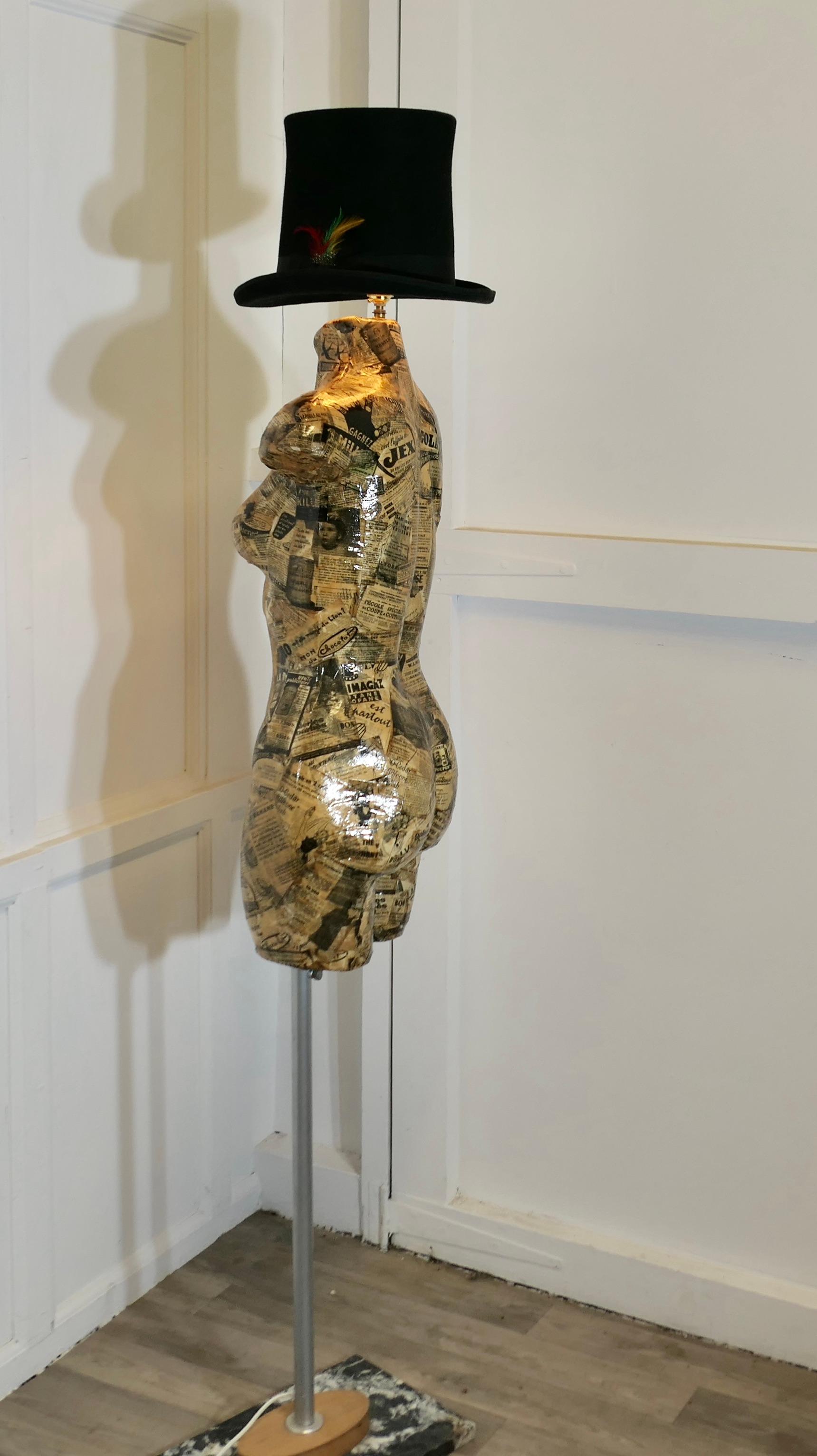 Scultura a manichino francese a decoupage, lampada da terra in vendita 2