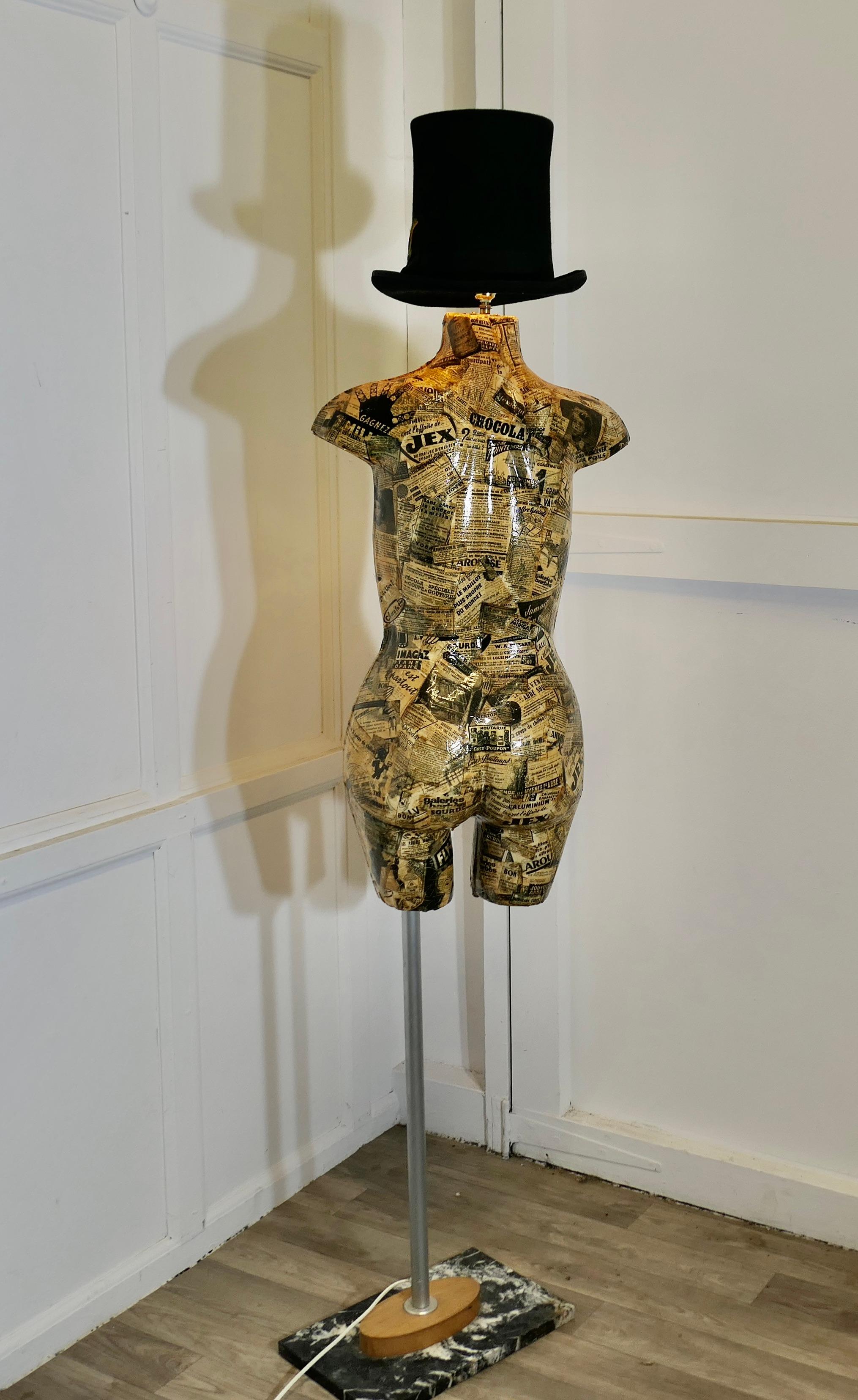 Scultura a manichino francese a decoupage, lampada da terra in vendita 3