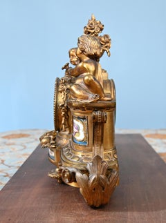 Französische Kaminsimsuhr Vergoldete Cherub Sèvres Plaques 1890