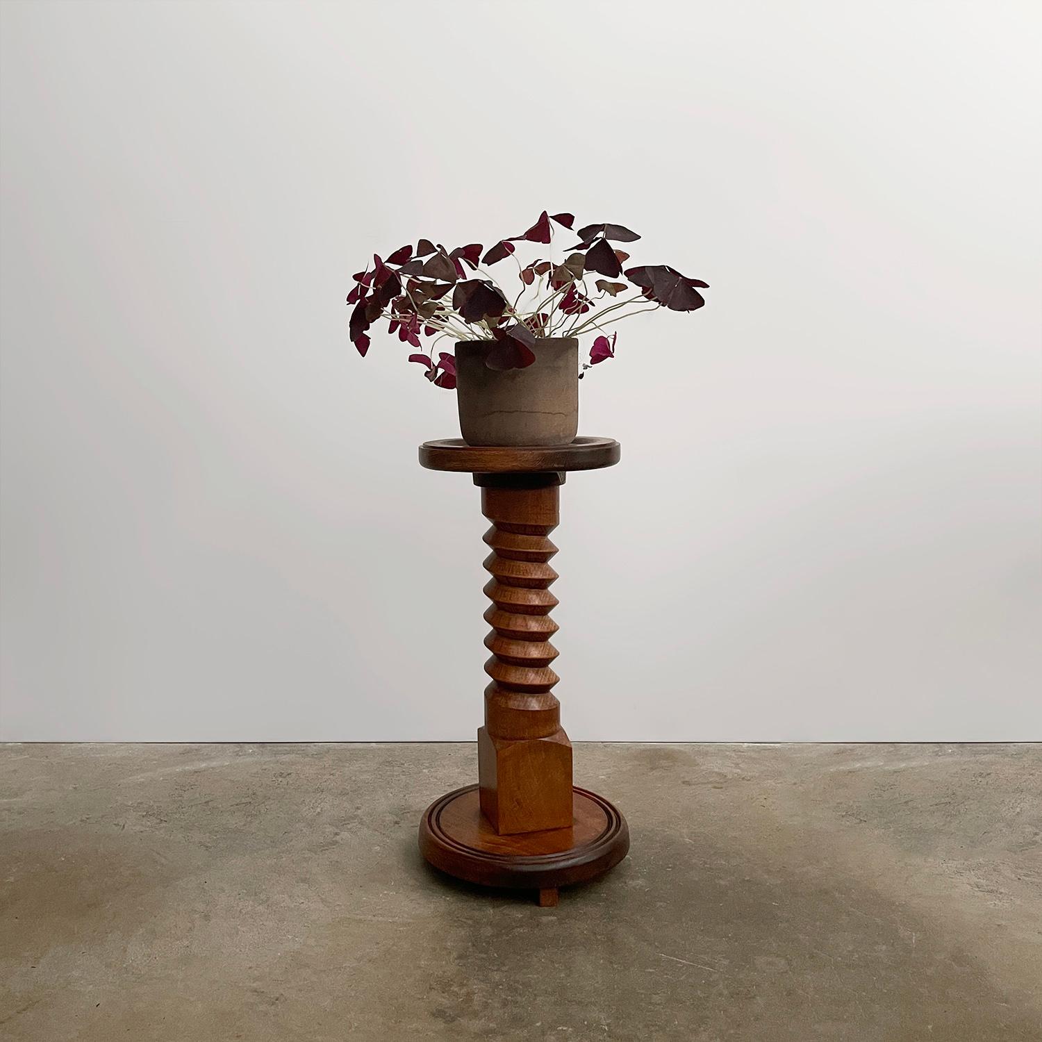 French maple corkscrew side table
France, mid century 
Hand crafted artisanal piece
Solid maple sculpted tabletop with rounded edges is the perfect size for a cocktail to rest
Handsome turned wood corkscrew pedestal which leads into a solid shaped