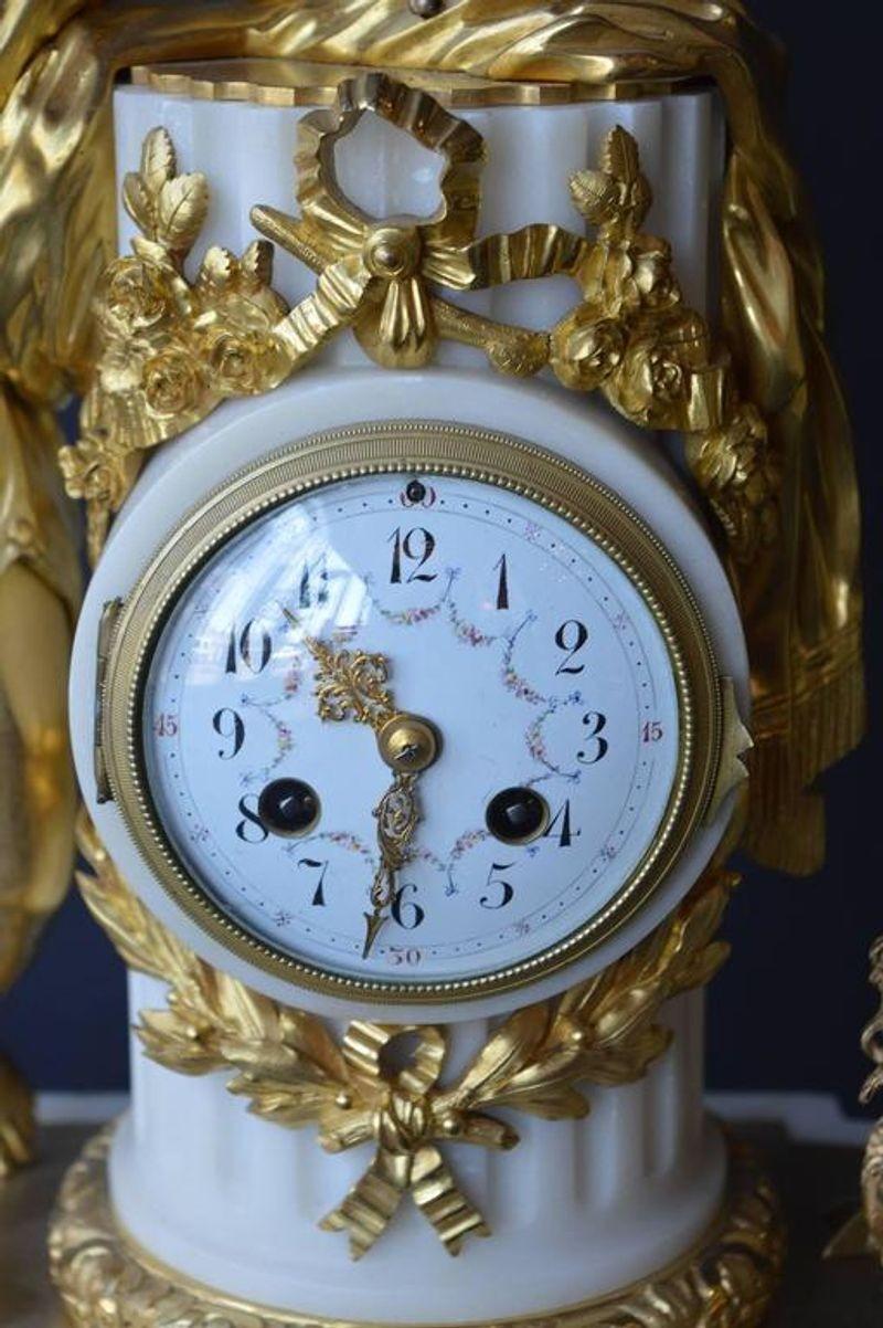 French Marble and Gilded Bronze Clock Set For Sale 1