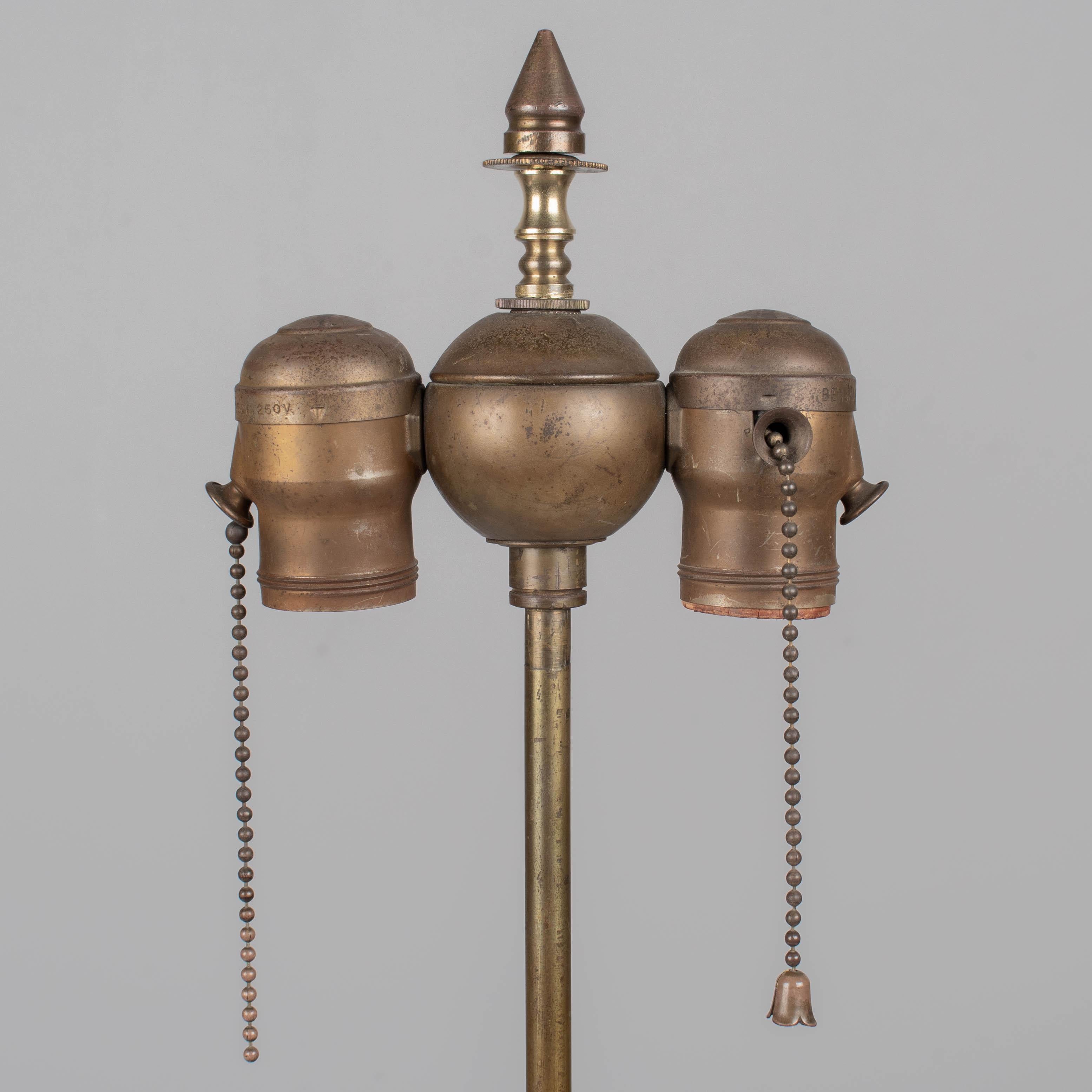 Lámpara de Mesa Francesa de Mármol y Ormolu en venta 4