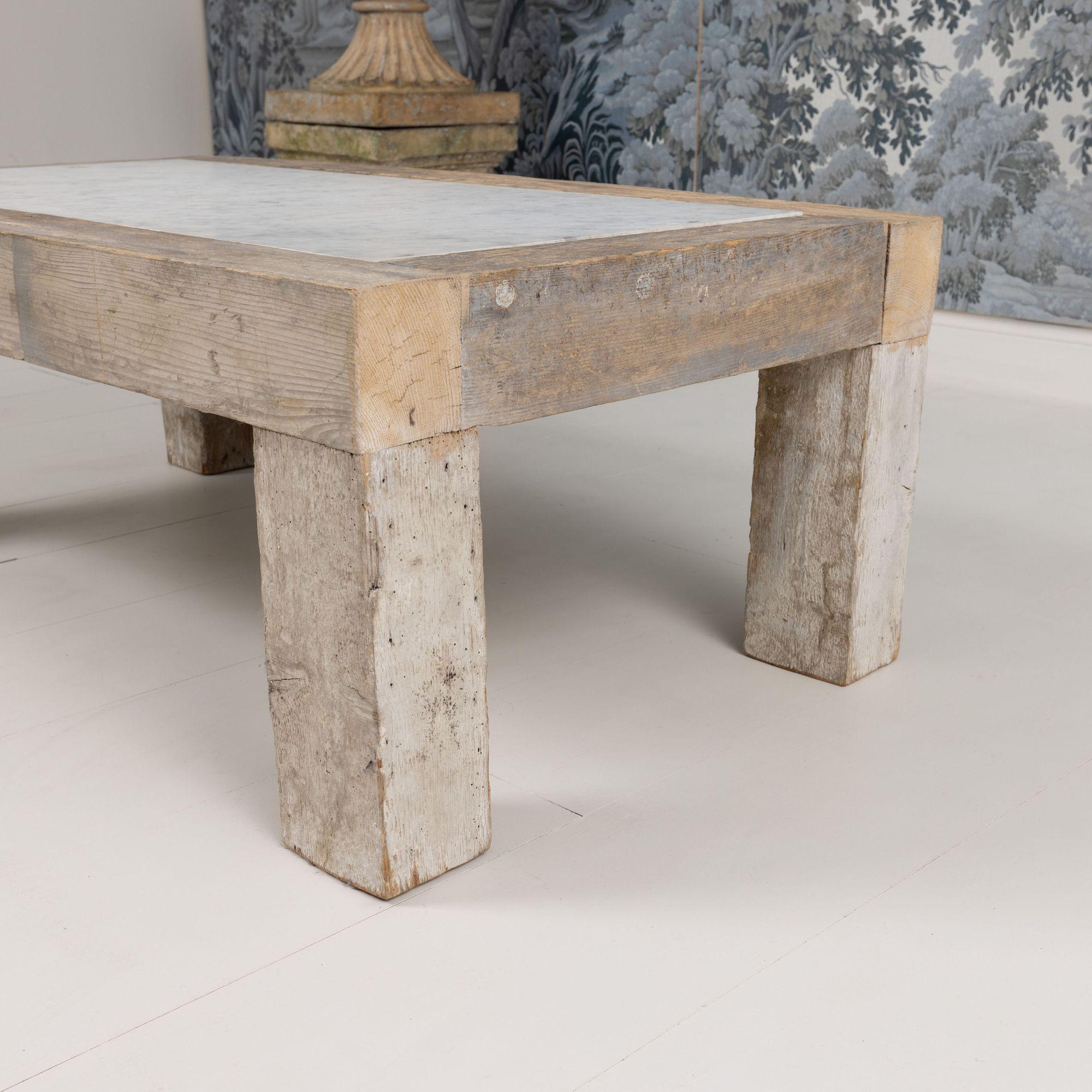 Mesa de centro francesa de mármol de Carrara y madera en venta 3