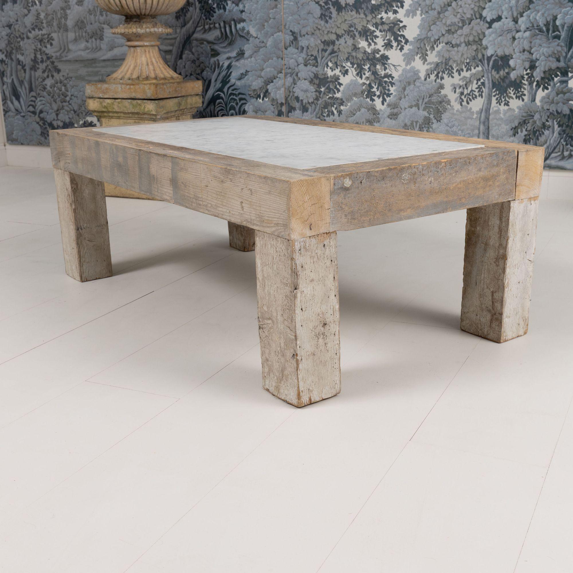Mesa de centro francesa de mármol de Carrara y madera en venta 6
