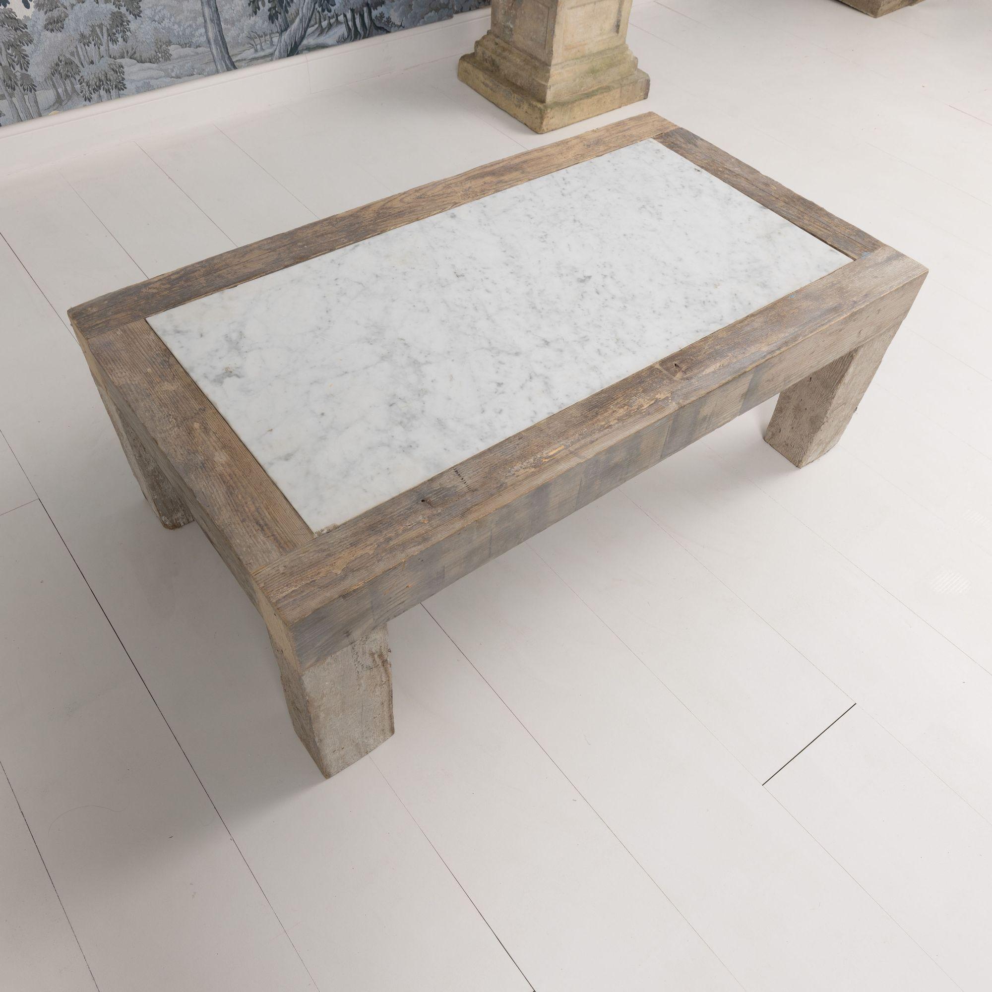 Mesa de centro francesa de mármol de Carrara y madera Mármol de Carrara en venta
