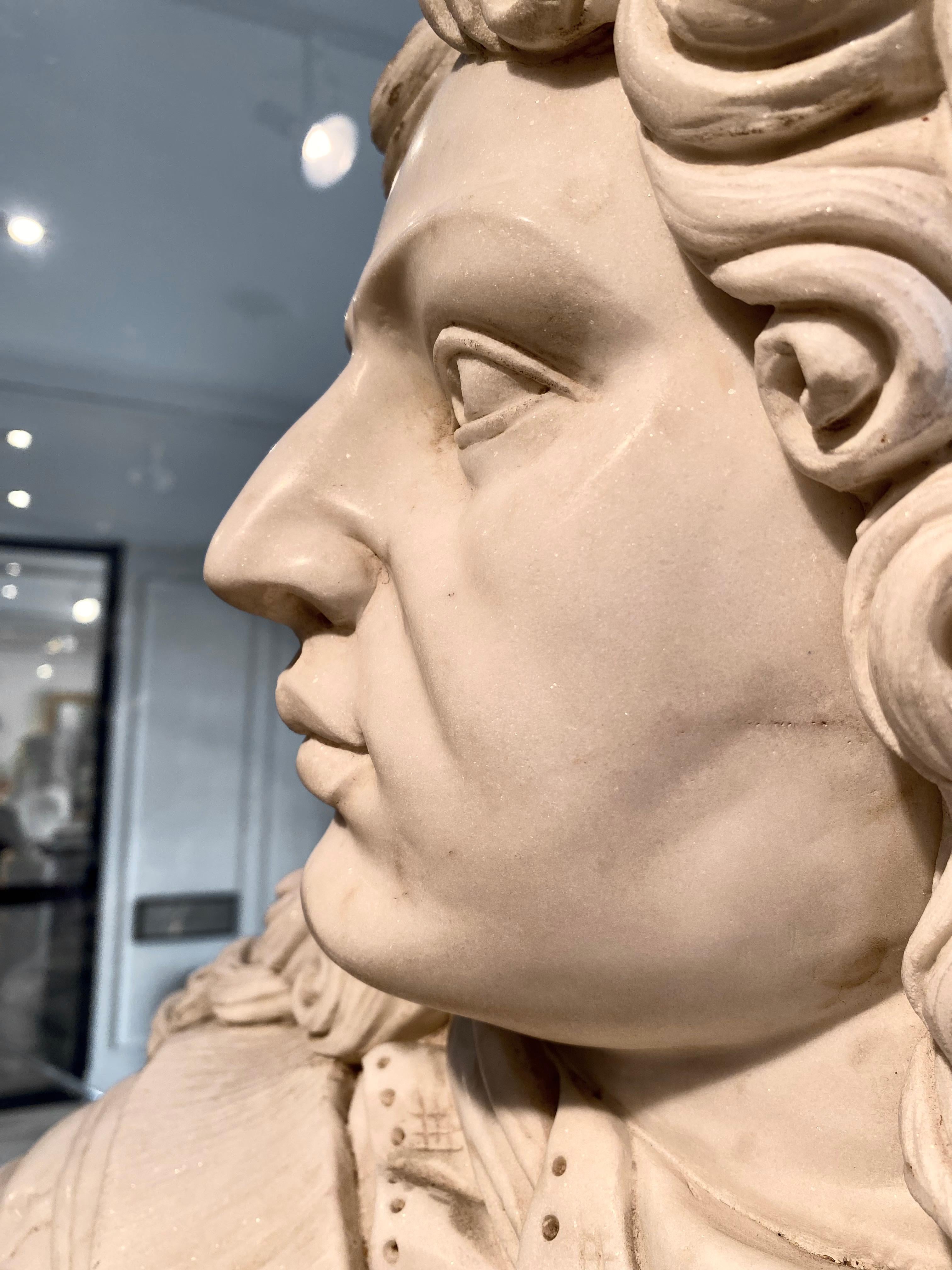 Buste en marbre français de Louis XIV, le roi du Soleil en vente 9