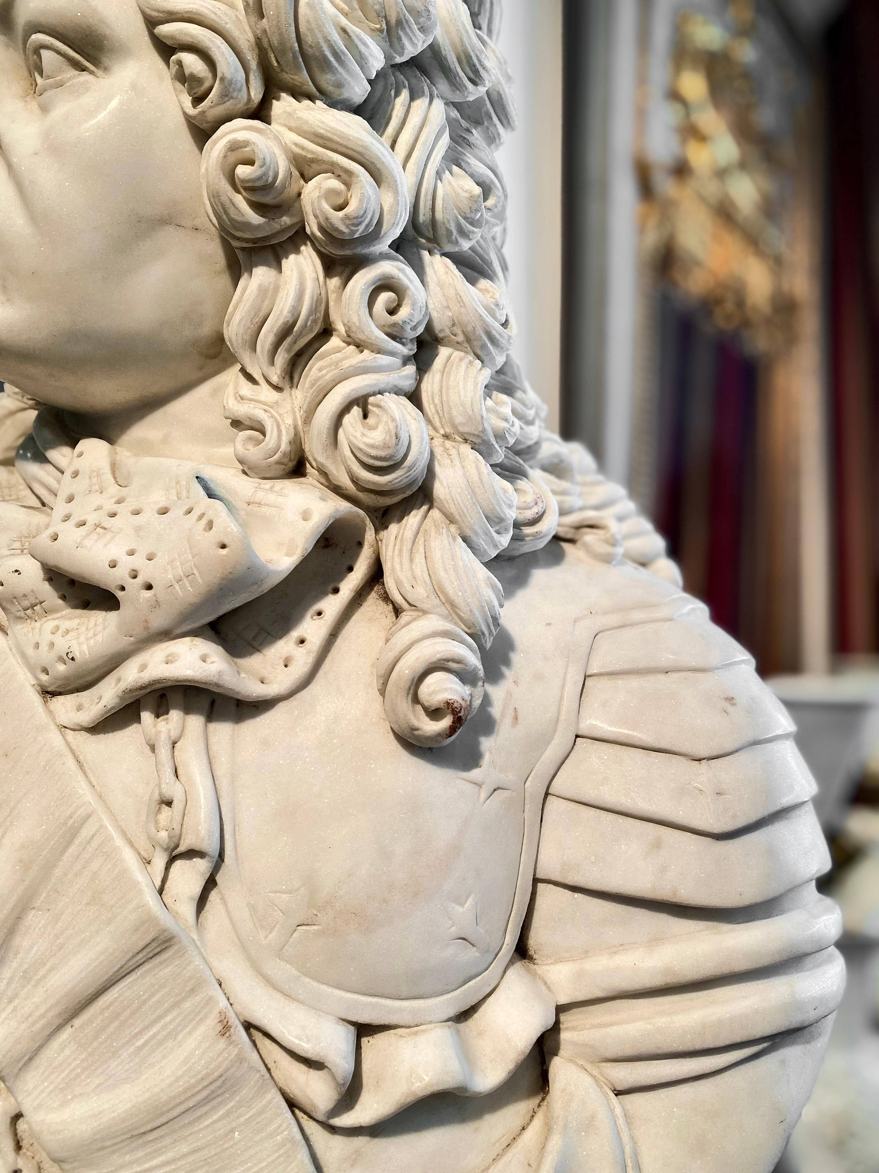 Francese Busto in marmo francese di Luigi XIV, il Re Sole in vendita