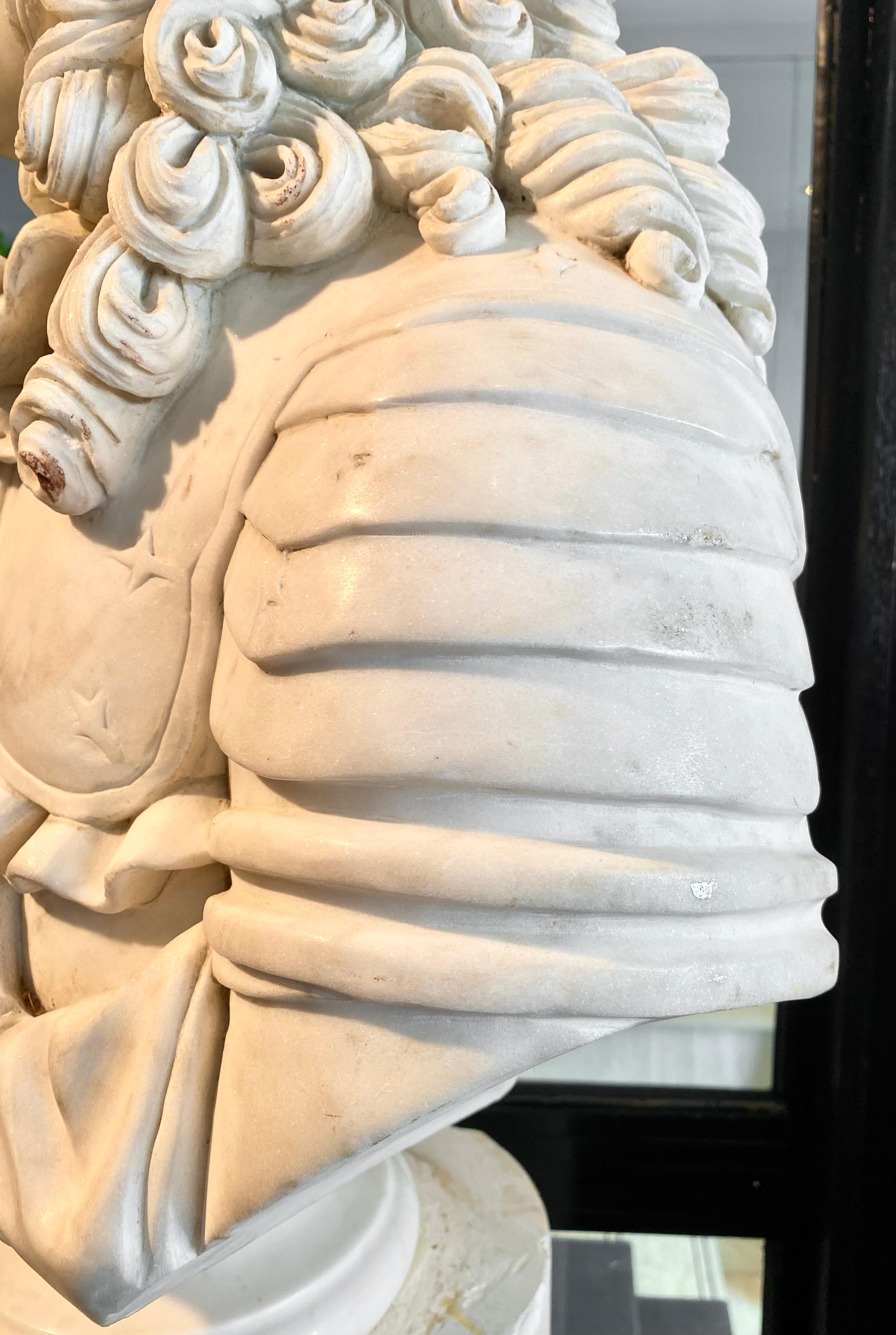 Marbre Buste en marbre français de Louis XIV, le roi du Soleil en vente