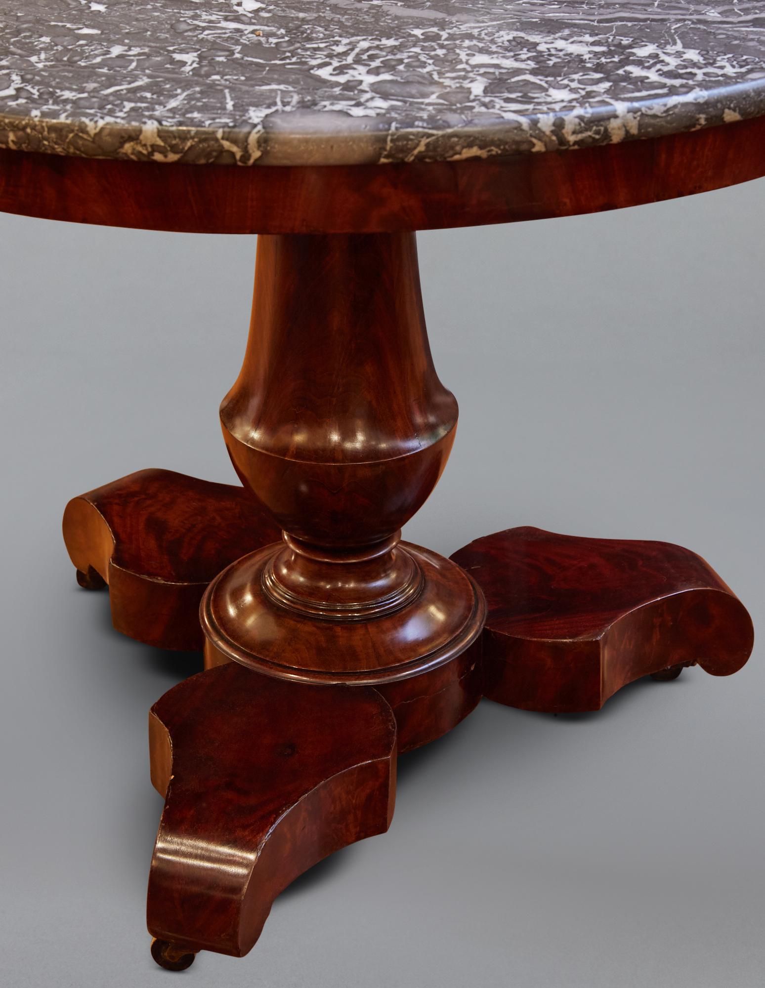Mesa de centro de mármol francés Francés en venta