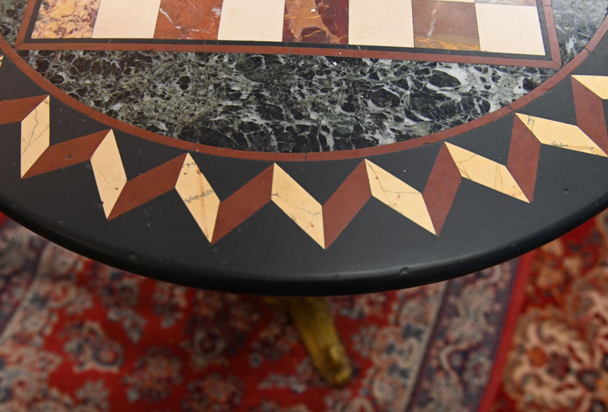 Marbre Table d'échecs d'appoint en marbre français Ormolu 1840 en vente