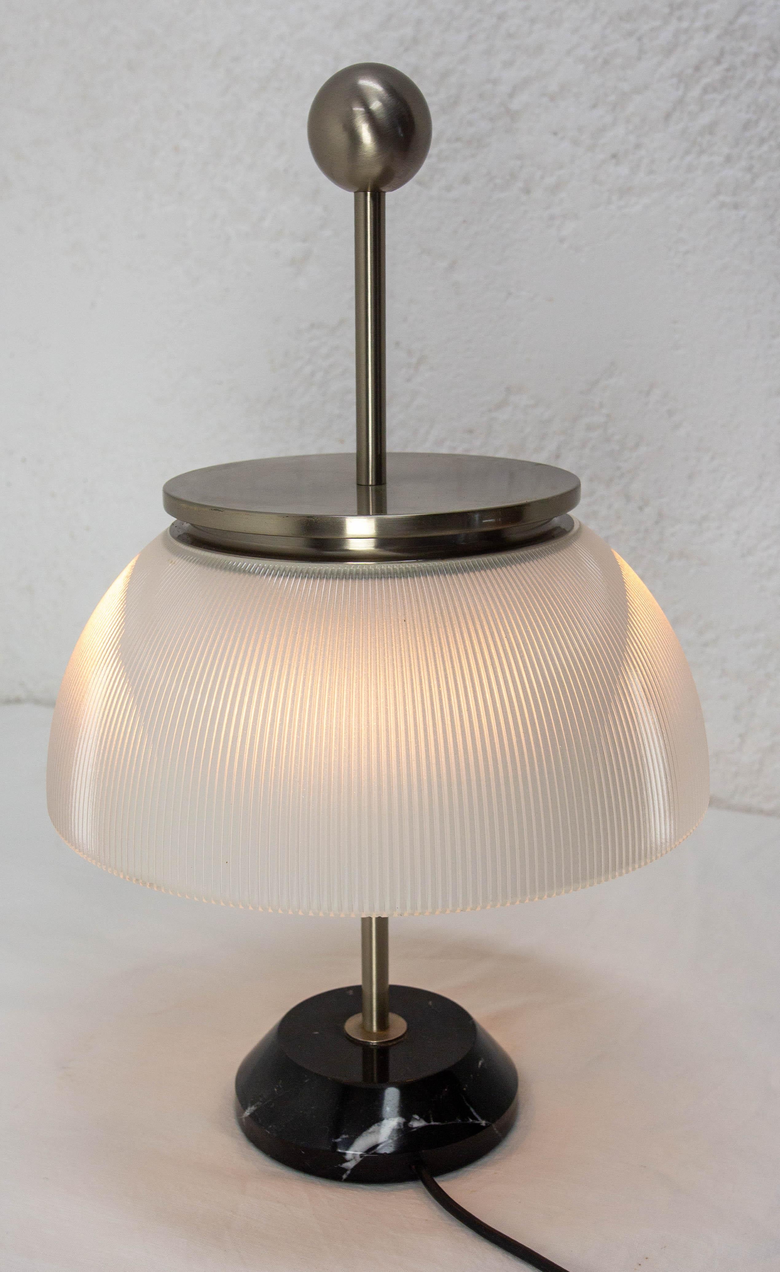 Mid-Century moderno Lampada Alfa da tavolo francese in marmo, cromo e vetro Sergio Mazza per Artemide C.C. 1960 in vendita