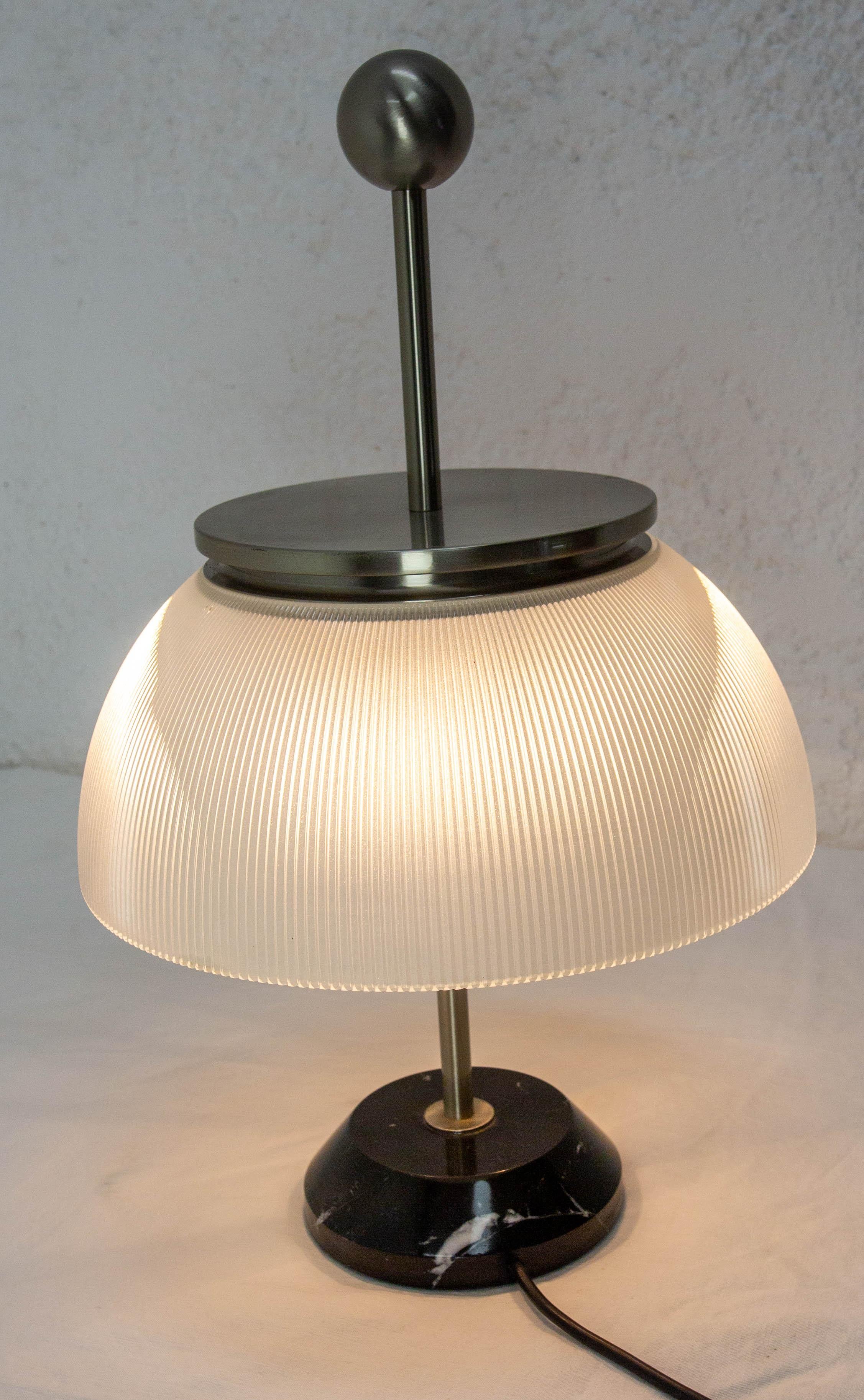 Francese Lampada Alfa da tavolo francese in marmo, cromo e vetro Sergio Mazza per Artemide C.C. 1960 in vendita
