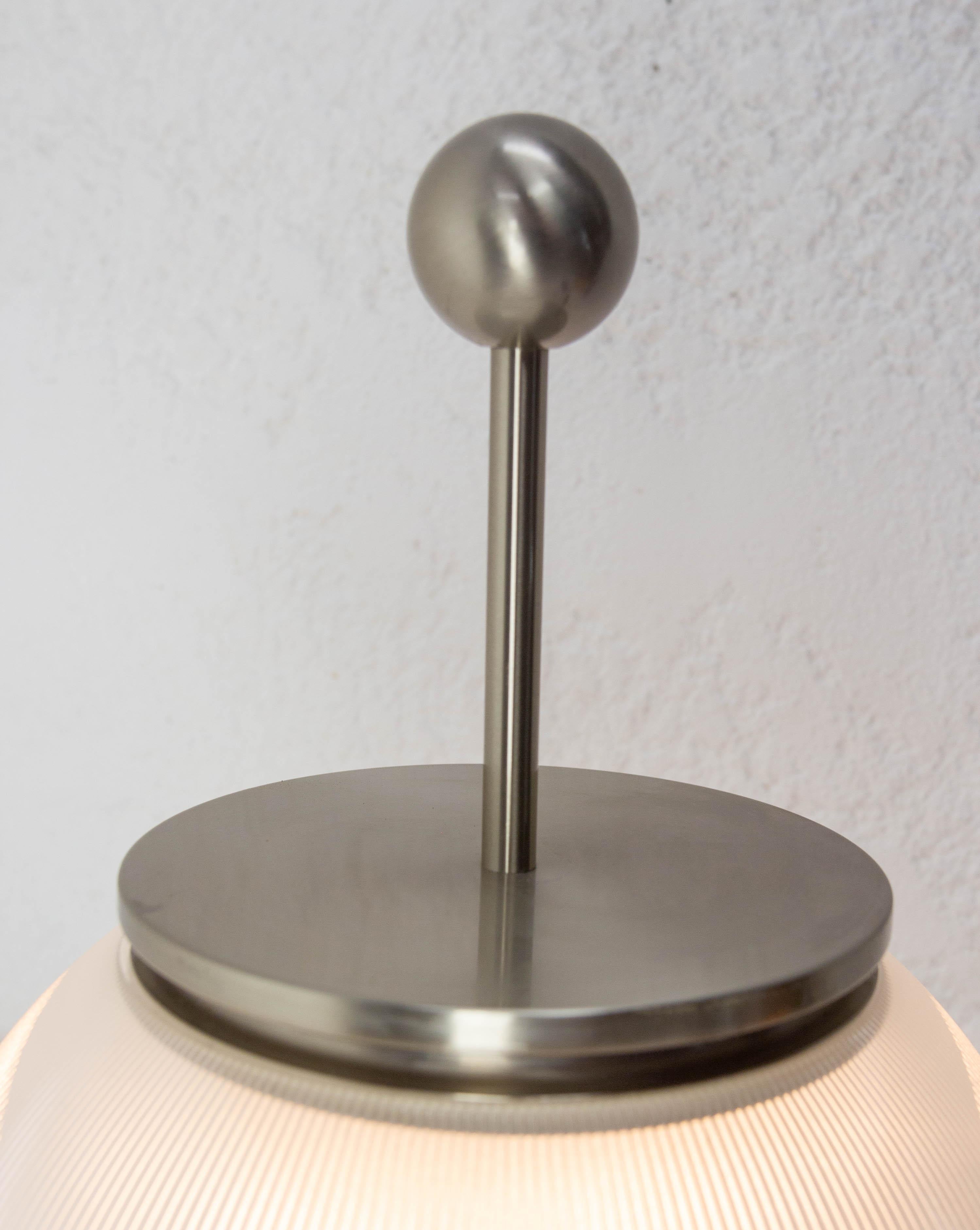 Cromo Lampada Alfa da tavolo francese in marmo, cromo e vetro Sergio Mazza per Artemide C.C. 1960 in vendita