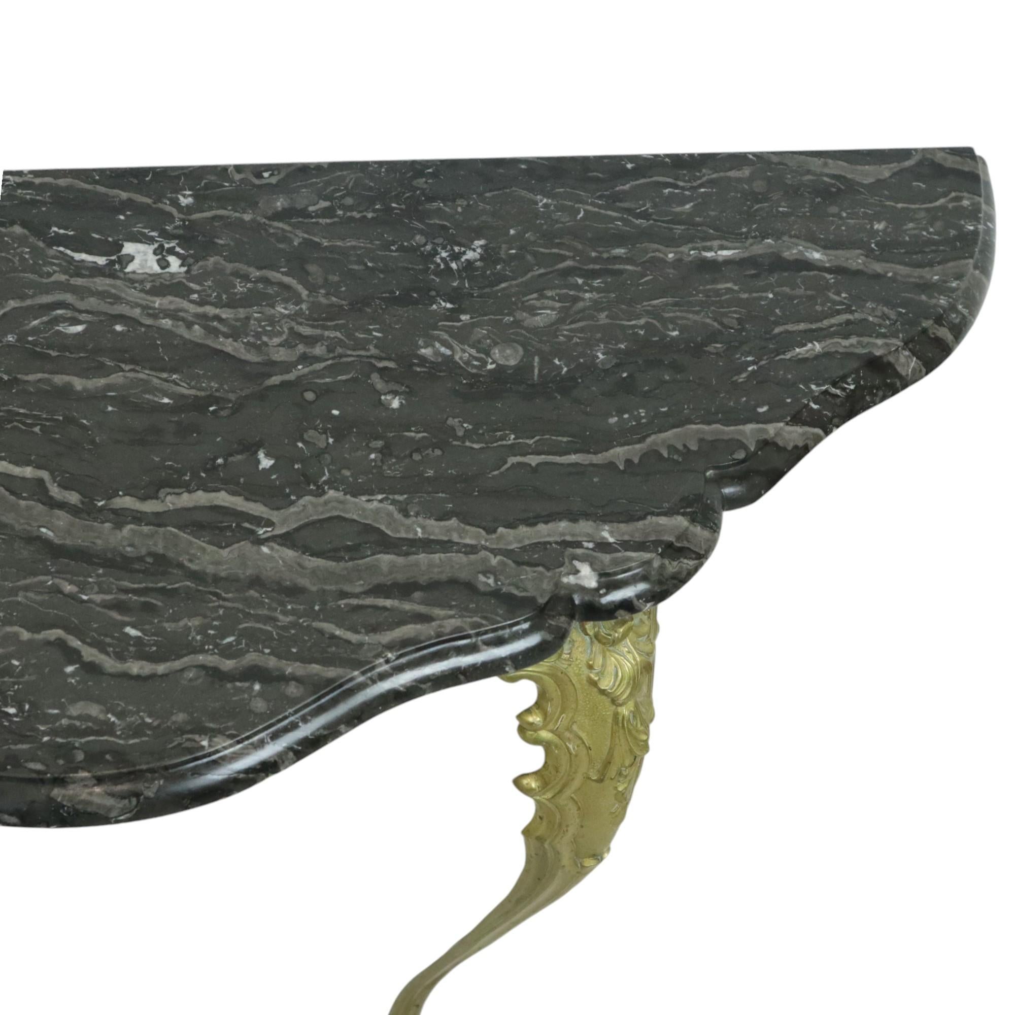 Ottone Console francese in marmo con gambe in ottone ornate in stile barocco in vendita