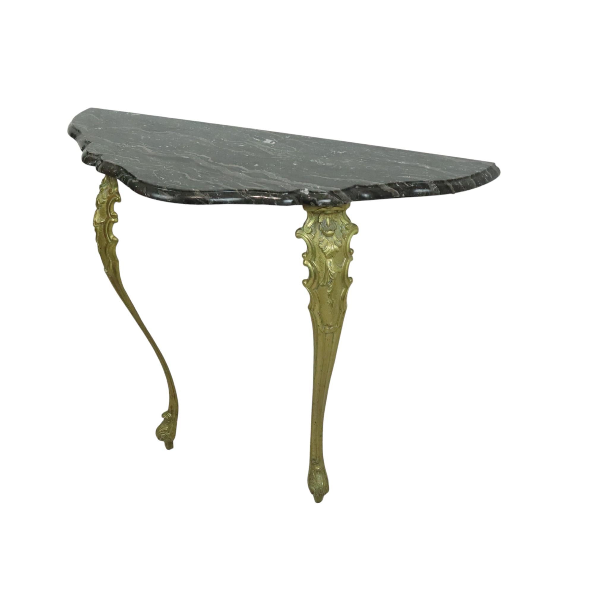 Console francese in marmo con gambe in ottone ornate in stile barocco in vendita 2