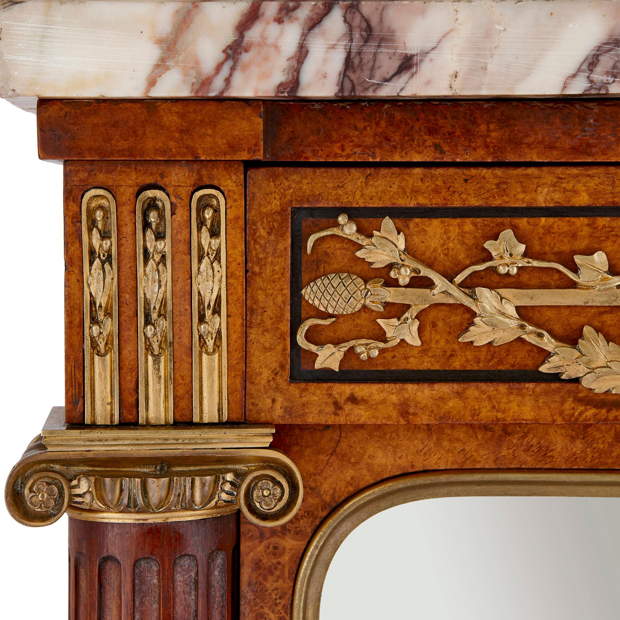 XIXe siècle Meuble d'appoint en marbre français, bronze doré et broussin d'Amboyna en vente