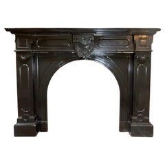 Repisa de mármol negro belga antiguo