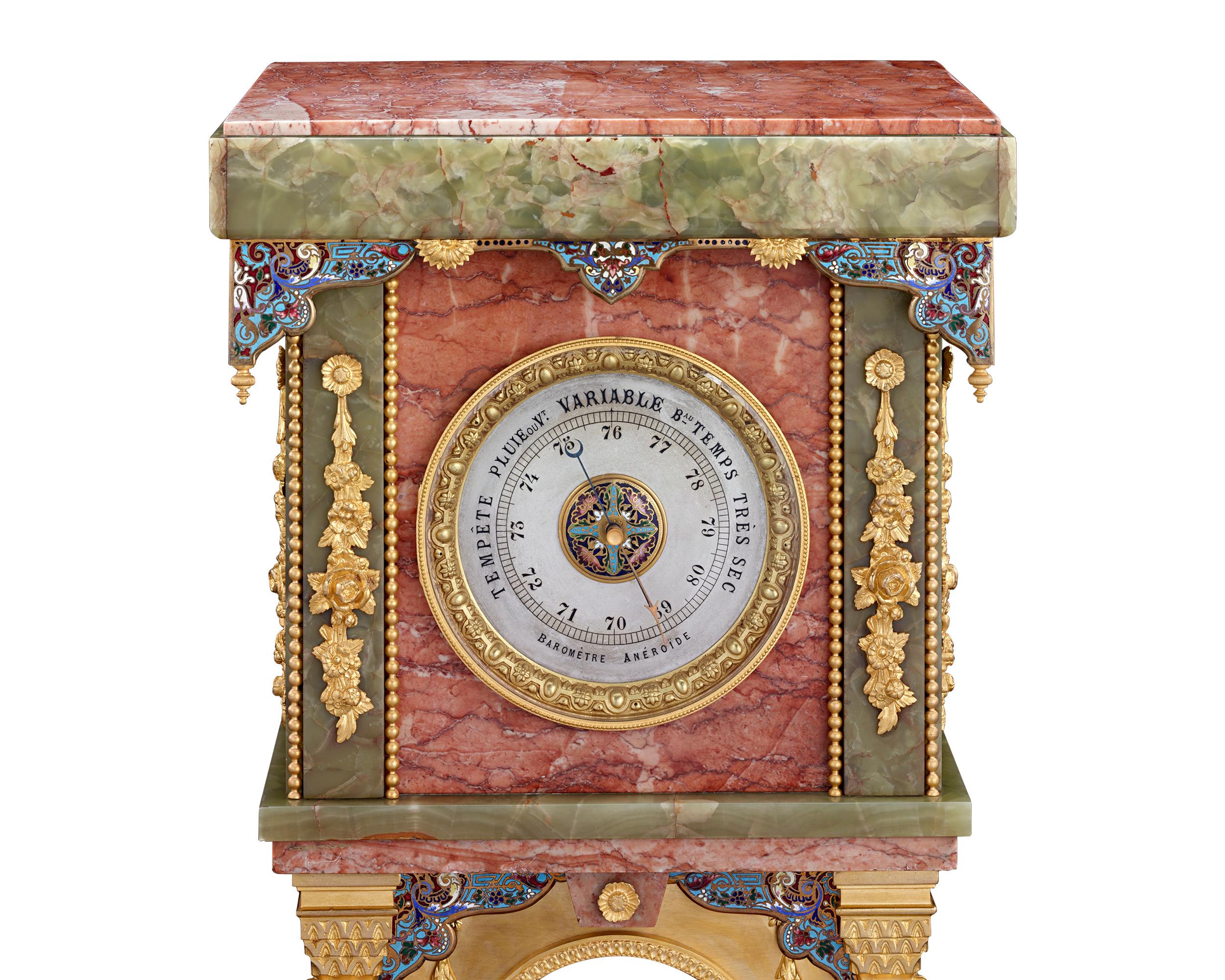 Français Horloge sur piédestal française en marbre, onyx, émail et bronze doré