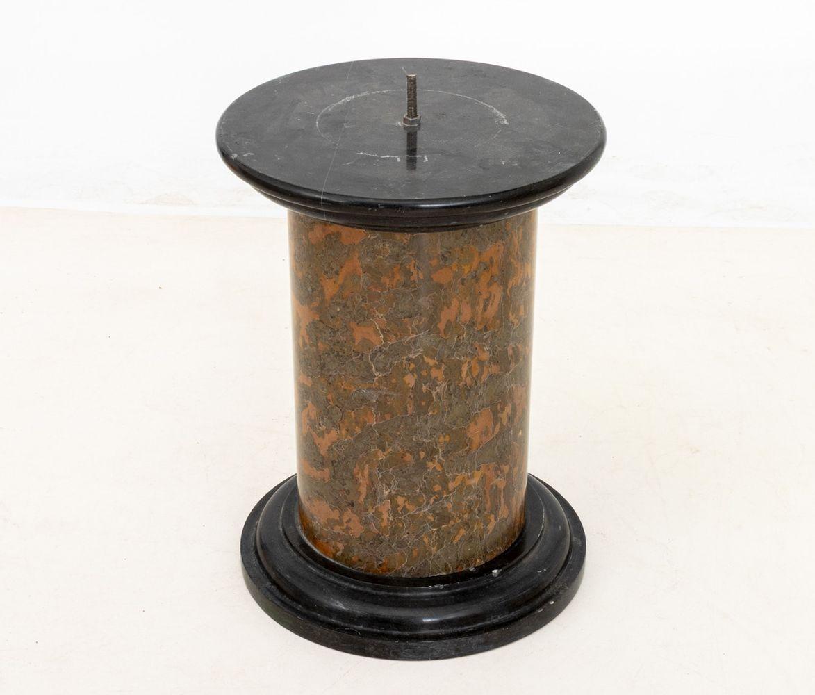 Piedistallo in marmo francese In condizioni buone in vendita a Astoria, NY