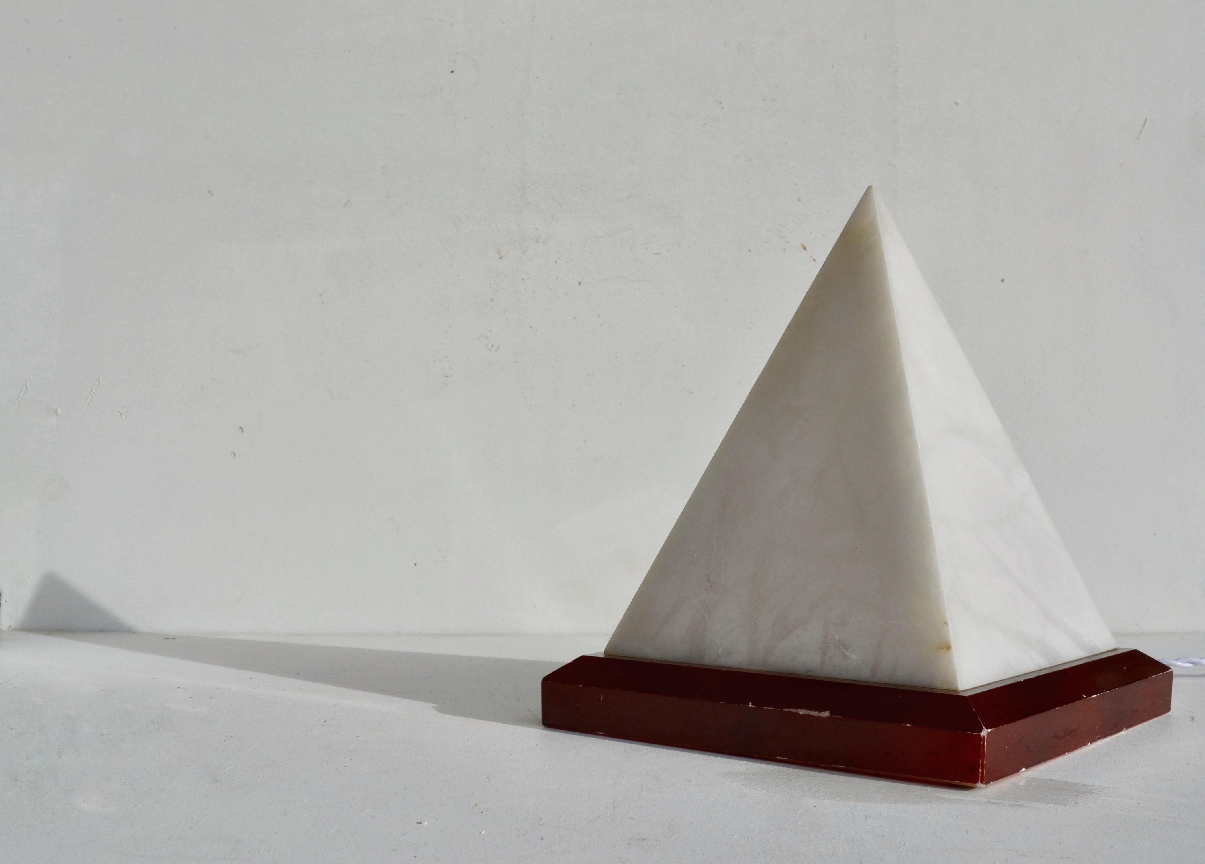 Französische Marmor-Pyramidenlampe, 1970er Jahre im Angebot 8