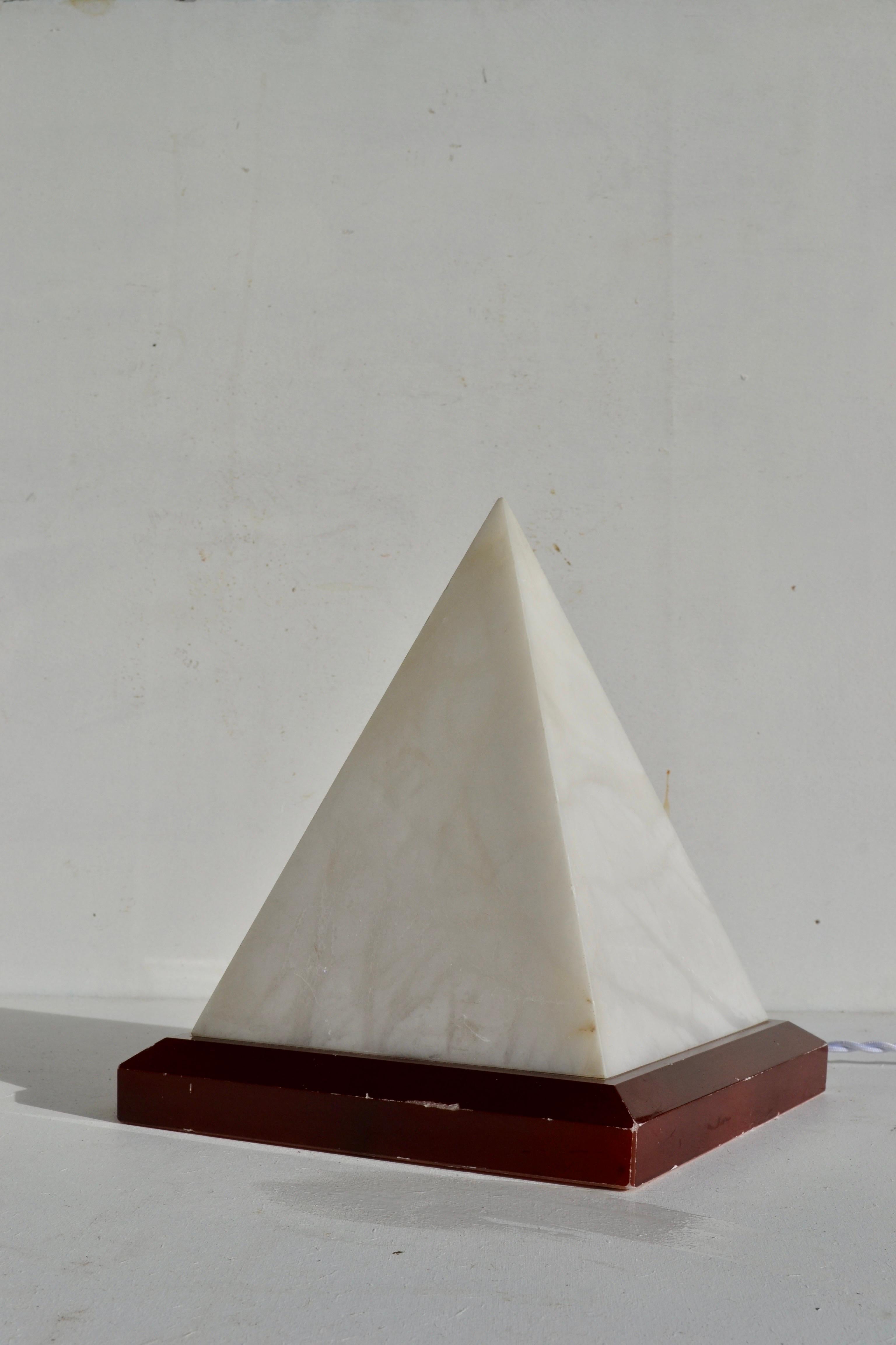Französische Marmor-Pyramidenlampe, 1970er Jahre im Angebot 10