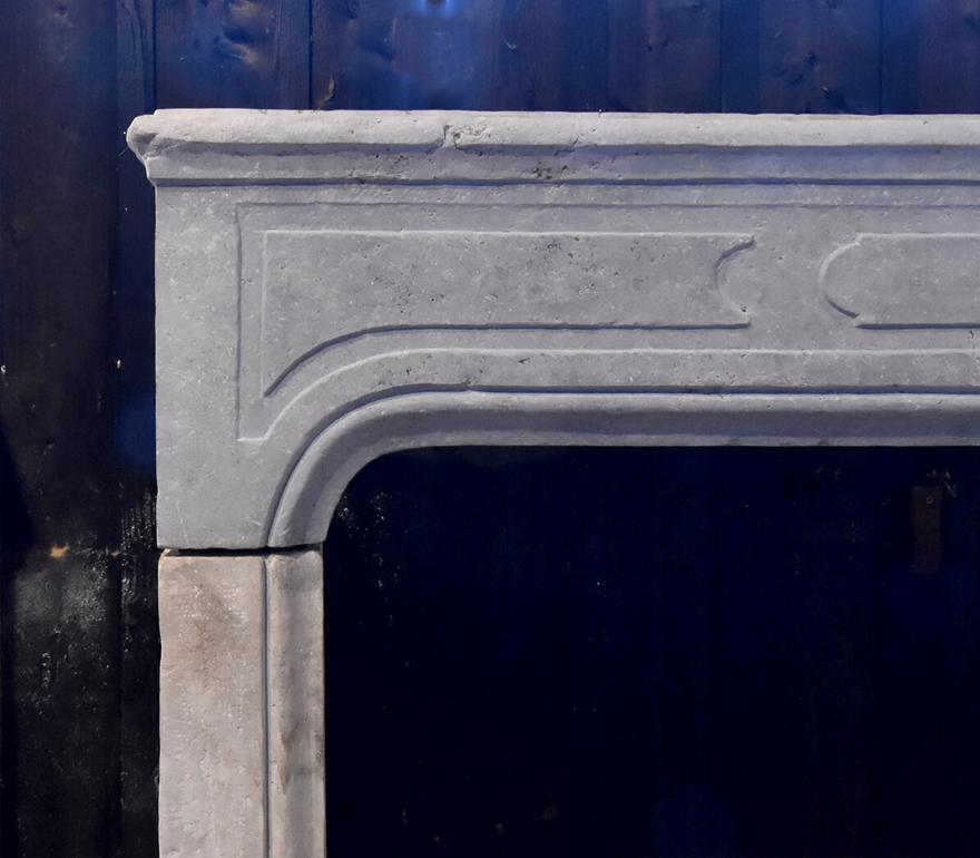 French marble stone fireplace mantle 19th Century In Fair Condition For Sale In Udenhout, NL