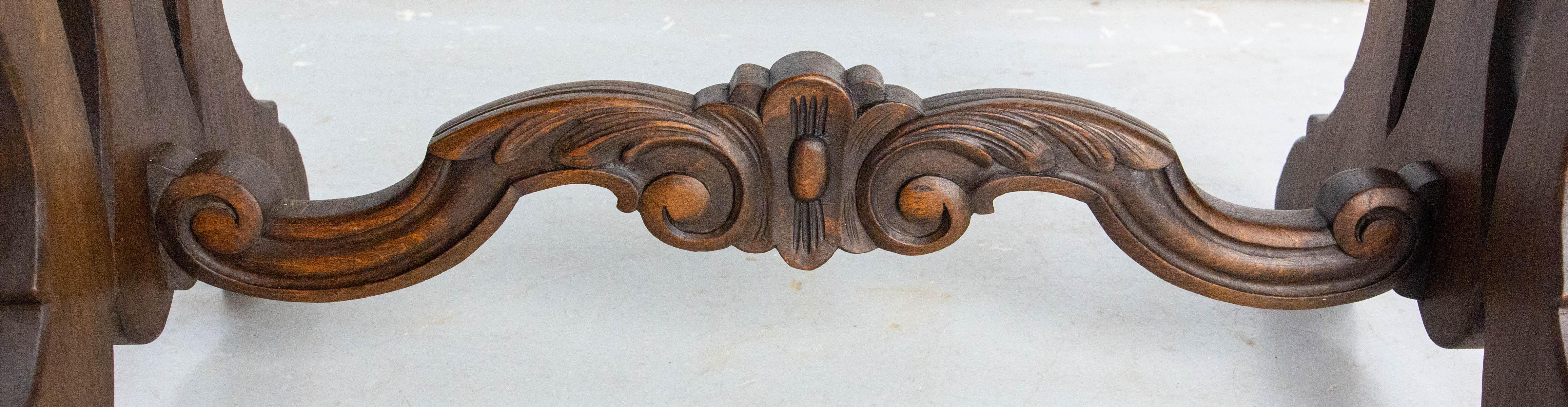 Table basse en chêne et plateau de marbre de style classique, vers 1920 en vente 3