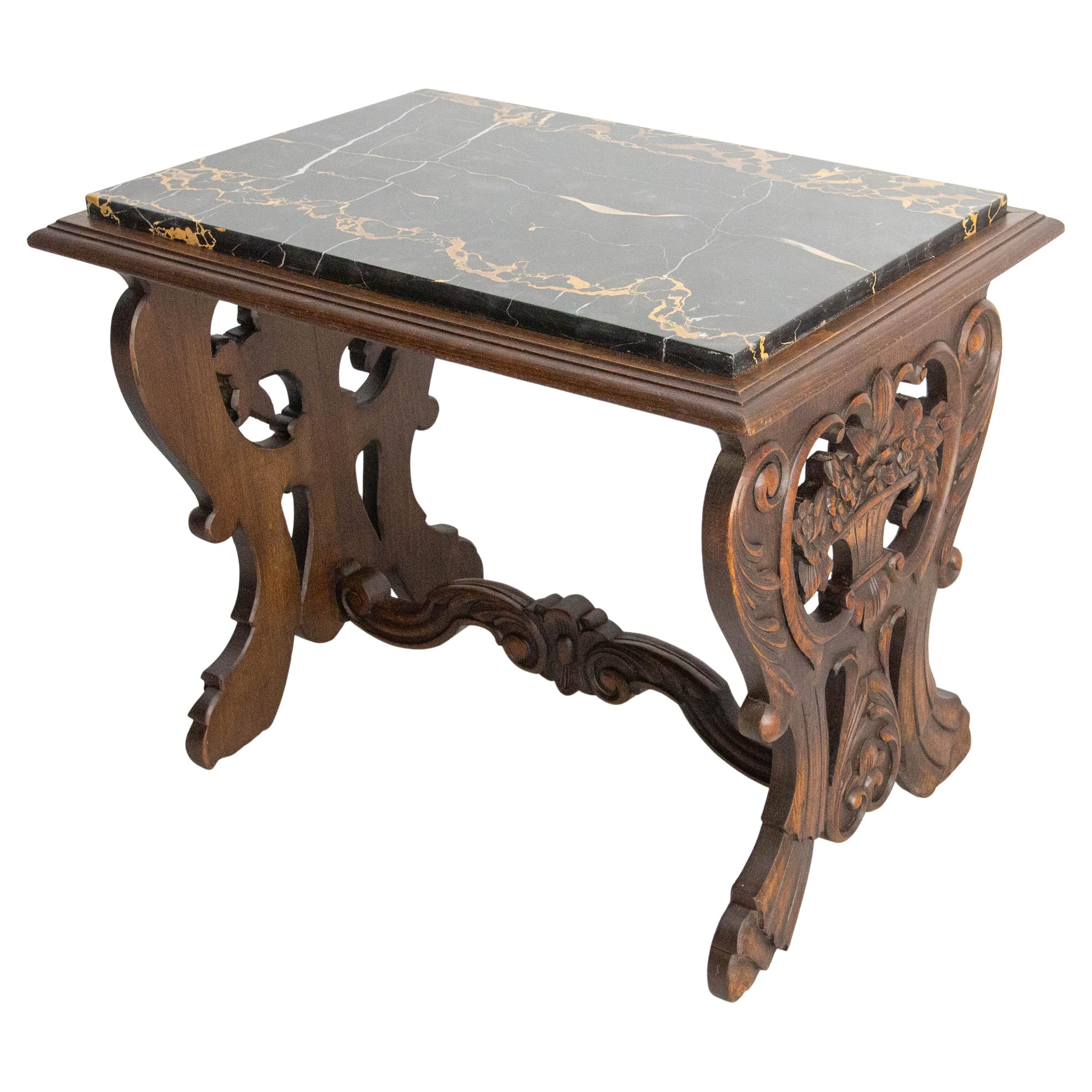Table basse en chêne et plateau de marbre de style classique, vers 1920 en vente