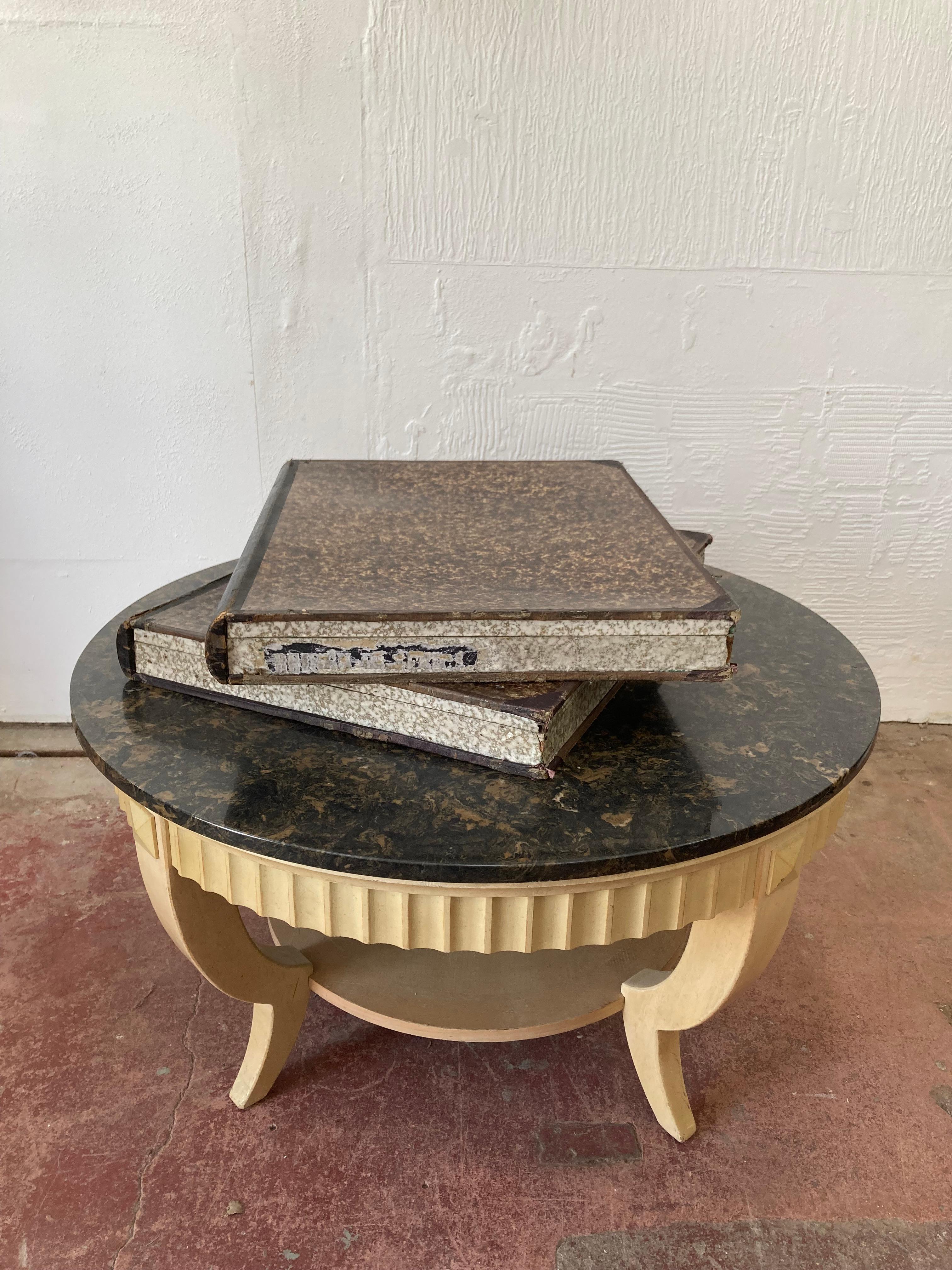 Table Cocktail Circulaire à plateau de marbre français en vente 2