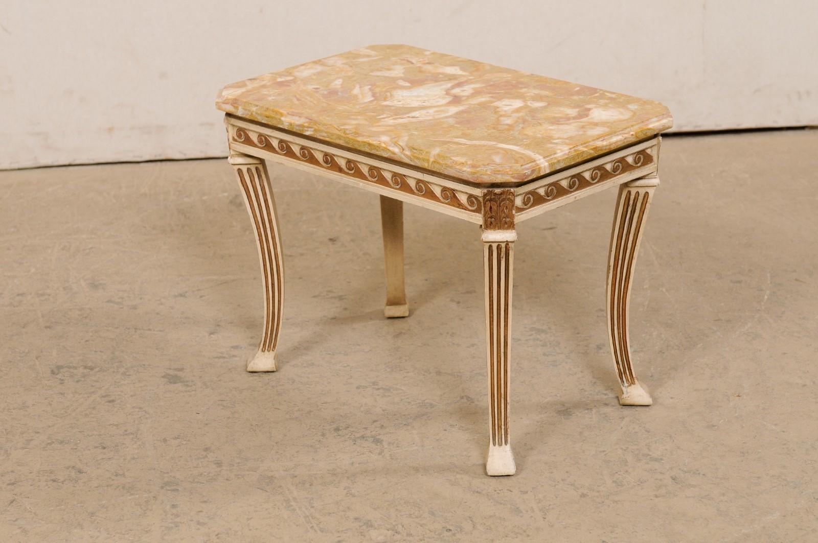 French Marble-Top Cocktail or Side Table W/Wave Carved Apron & Fluted Sabre Legs For Sale 6