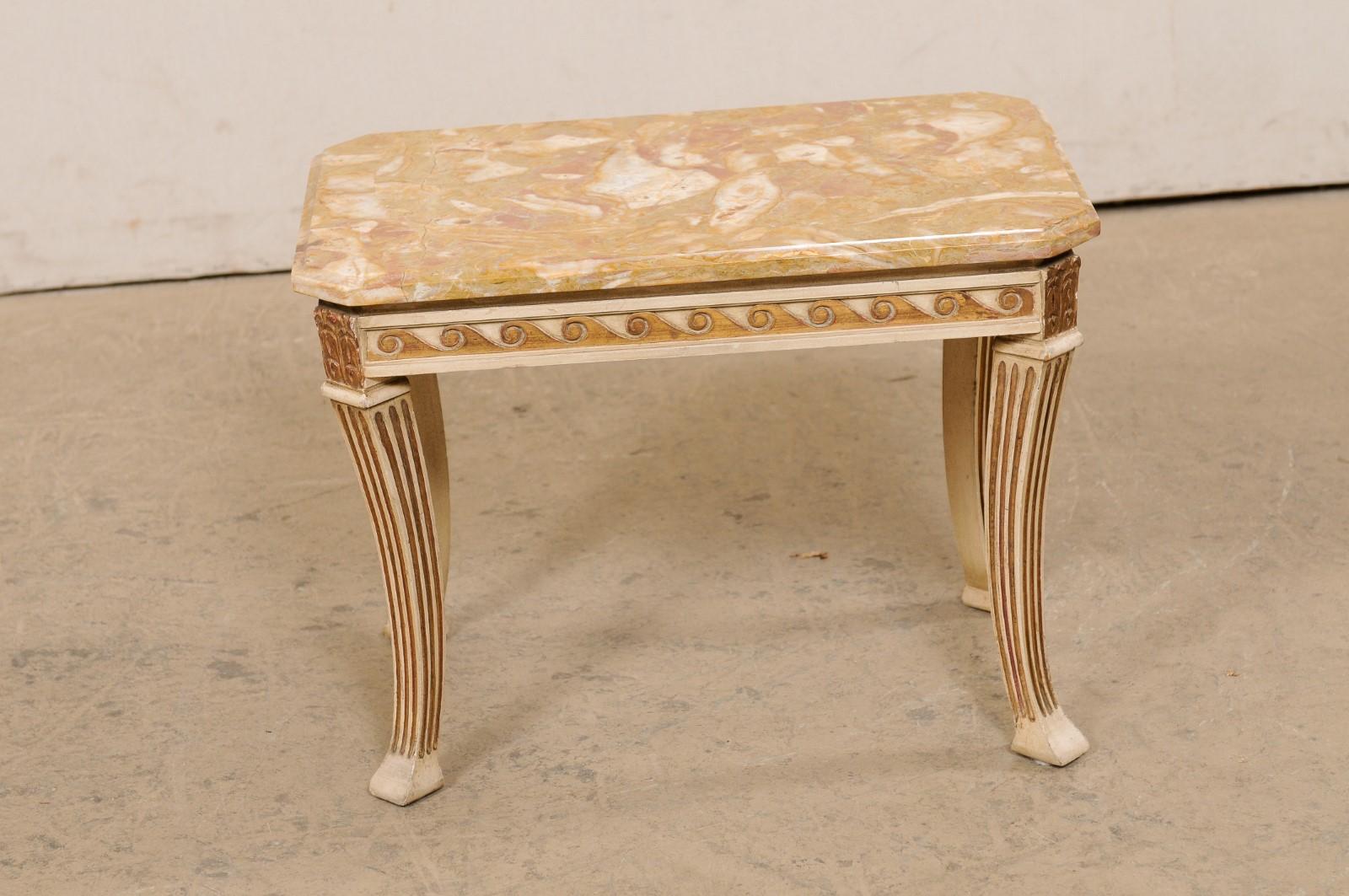 French Marble-Top Cocktail or Side Table W/Wave Carved Apron & Fluted Sabre Legs For Sale 7