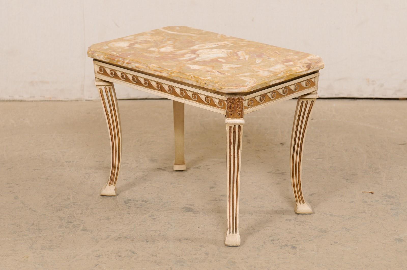 French Marble-Top Cocktail or Side Table W/Wave Carved Apron & Fluted Sabre Legs For Sale 2