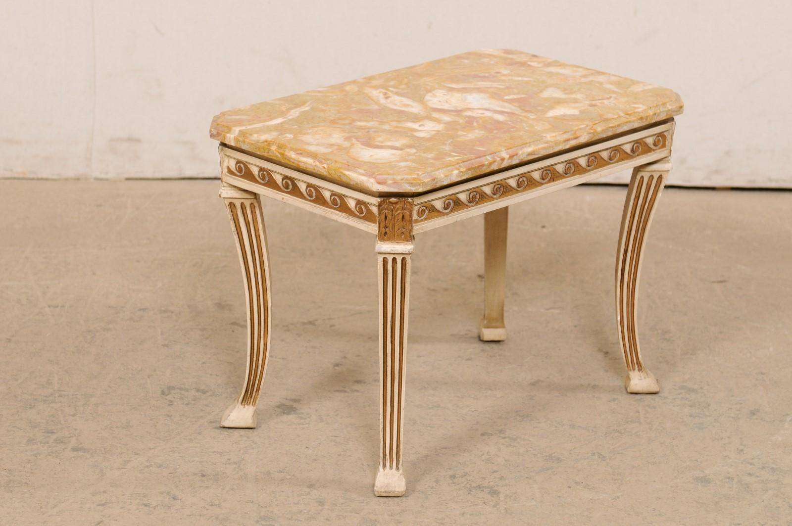French Marble-Top Cocktail or Side Table W/Wave Carved Apron & Fluted Sabre Legs For Sale 4