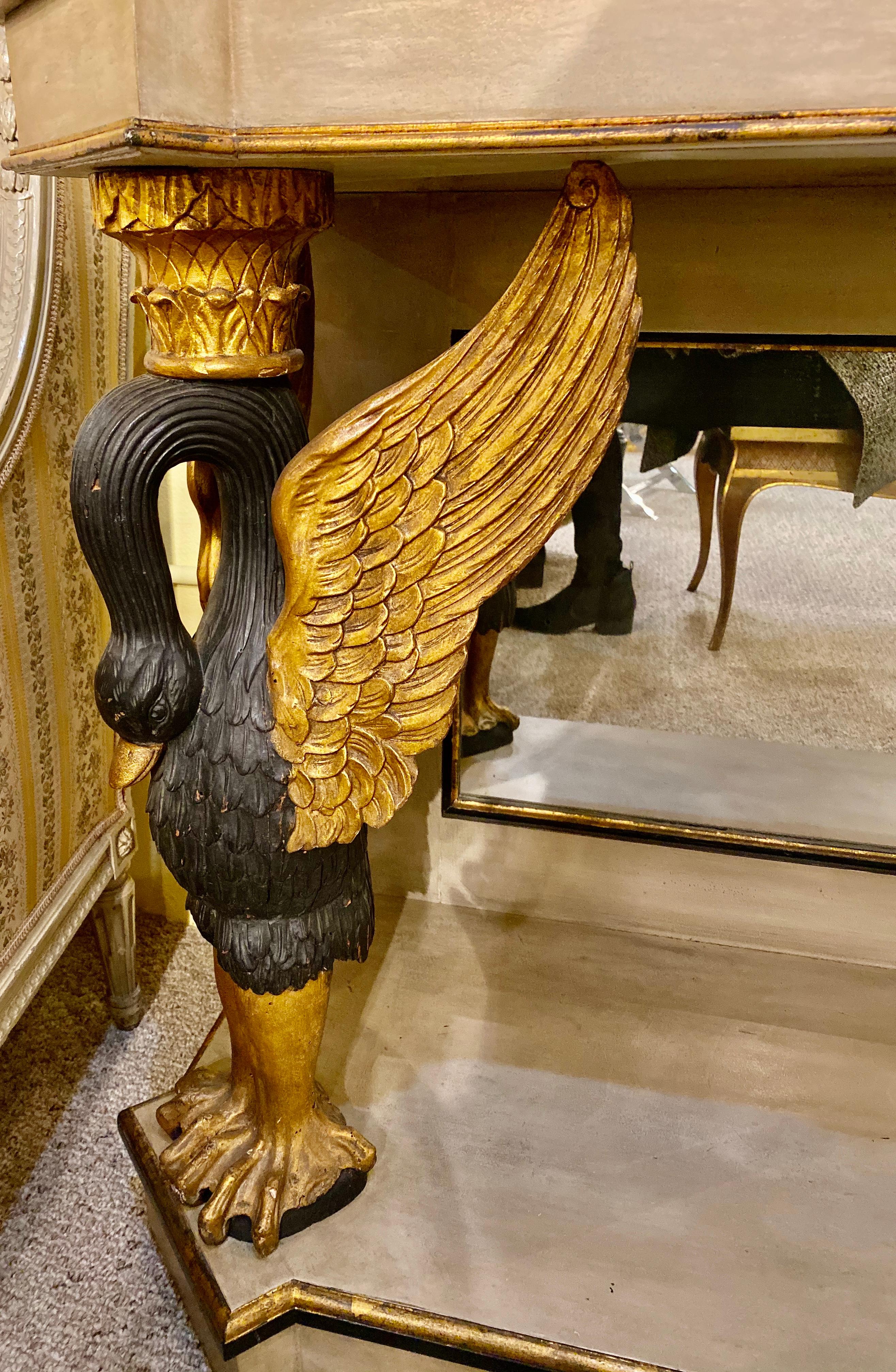 Table console à motif de Swan, bois doré, marbre, France, années 1940 en vente 11