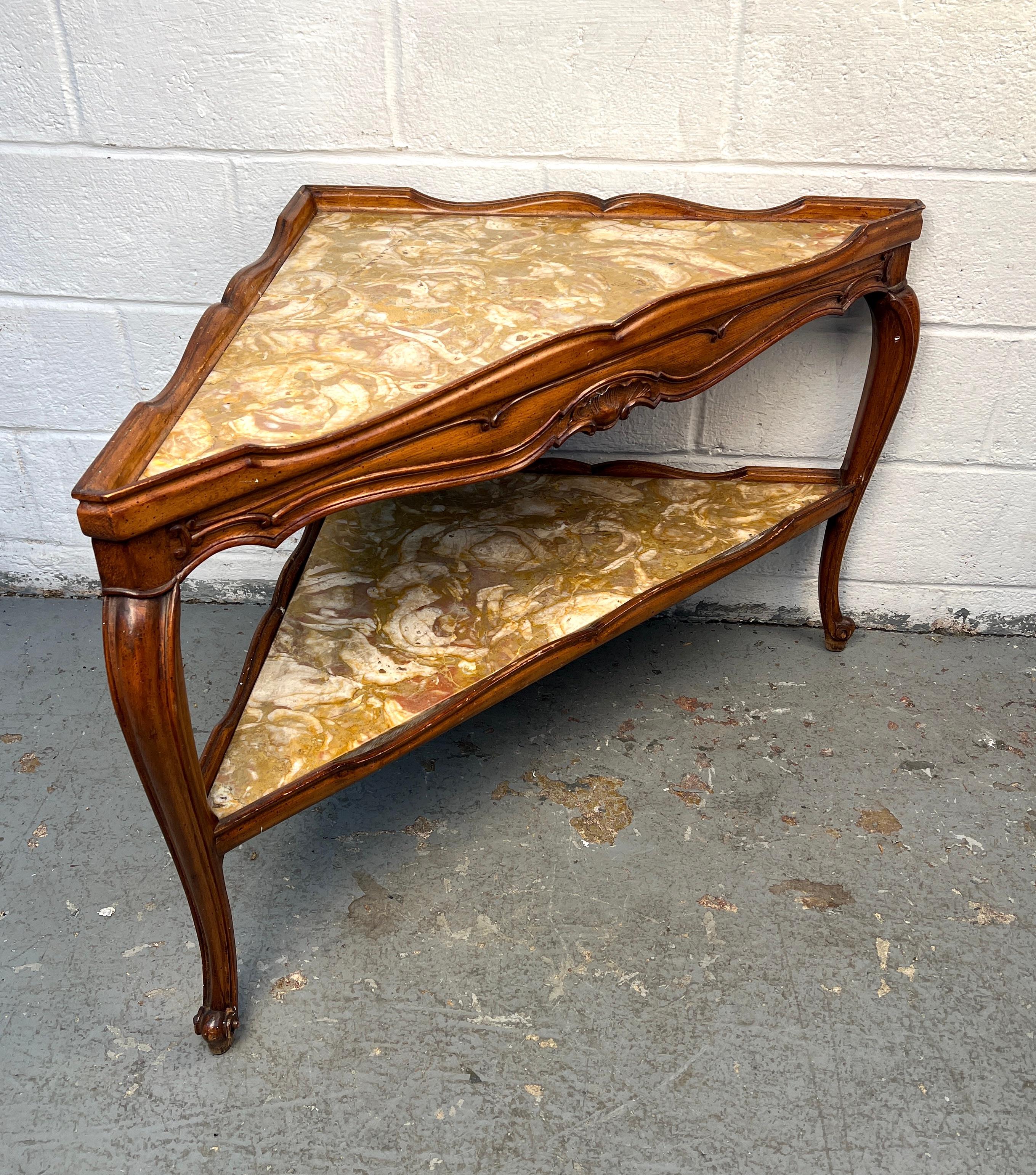 Provincial français Table d'angle en marbre français en vente