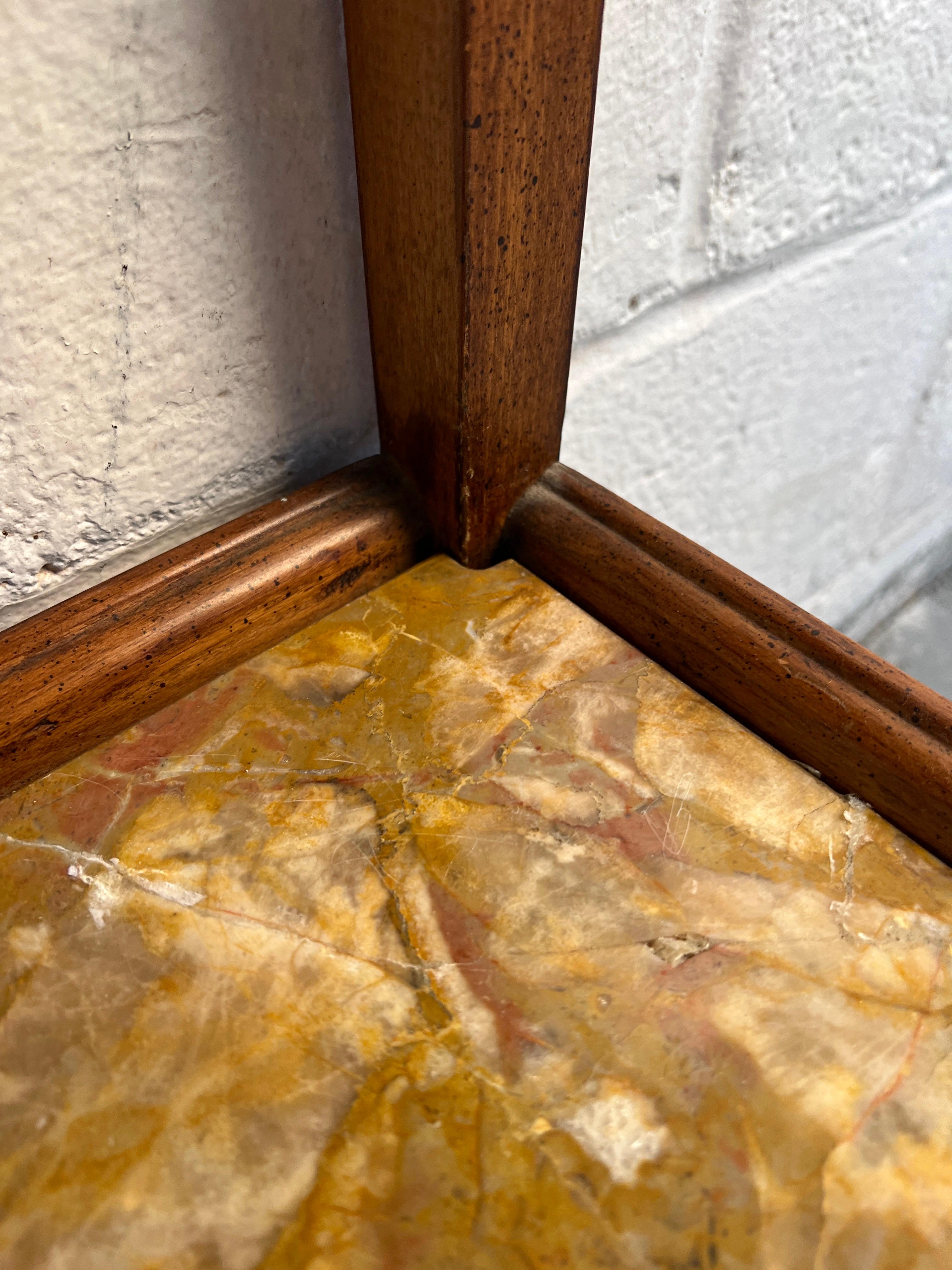 Table d'angle en marbre français en vente 1