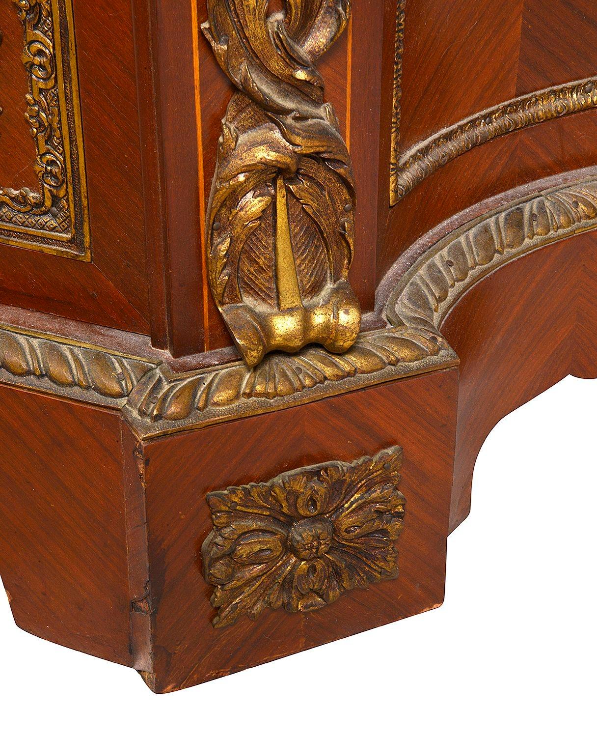 Porcellana Credenza francese con piano in marmo, montata a Sèvres, circa 1880 in vendita