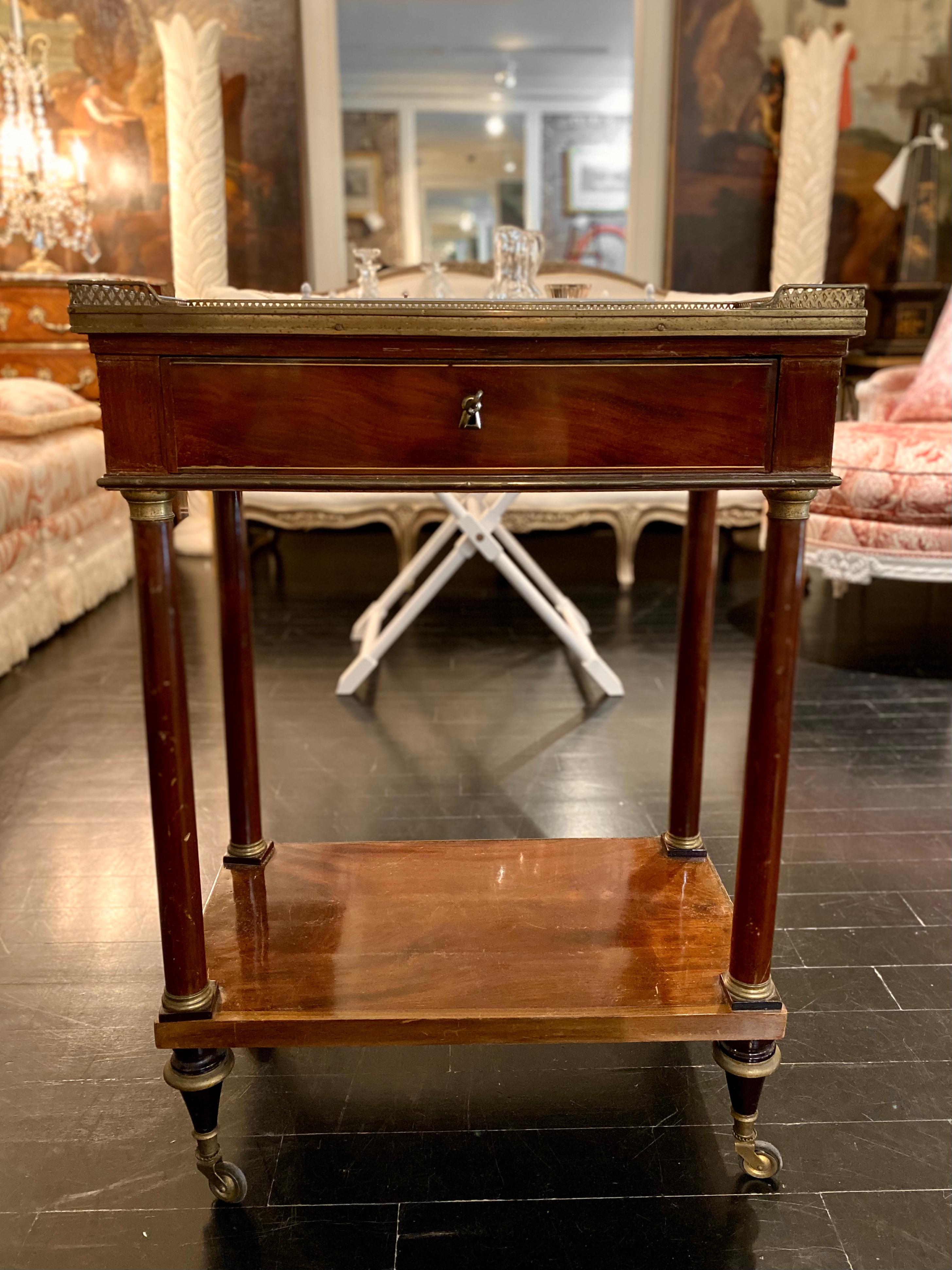 French Marble Top Writing Table, Tooled-Leather Writing Surface, on Casters In Good Condition For Sale In Montreal, Quebec