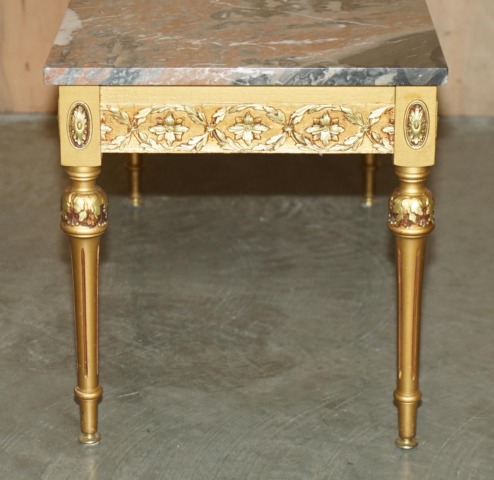 TABLE COFFEE FRANÇAISE EN CUIR DOré À TOPPE DE MARbre FRANÇAIS AVEC MARQUE PARIS PAINTE SIGNÉE en vente 6