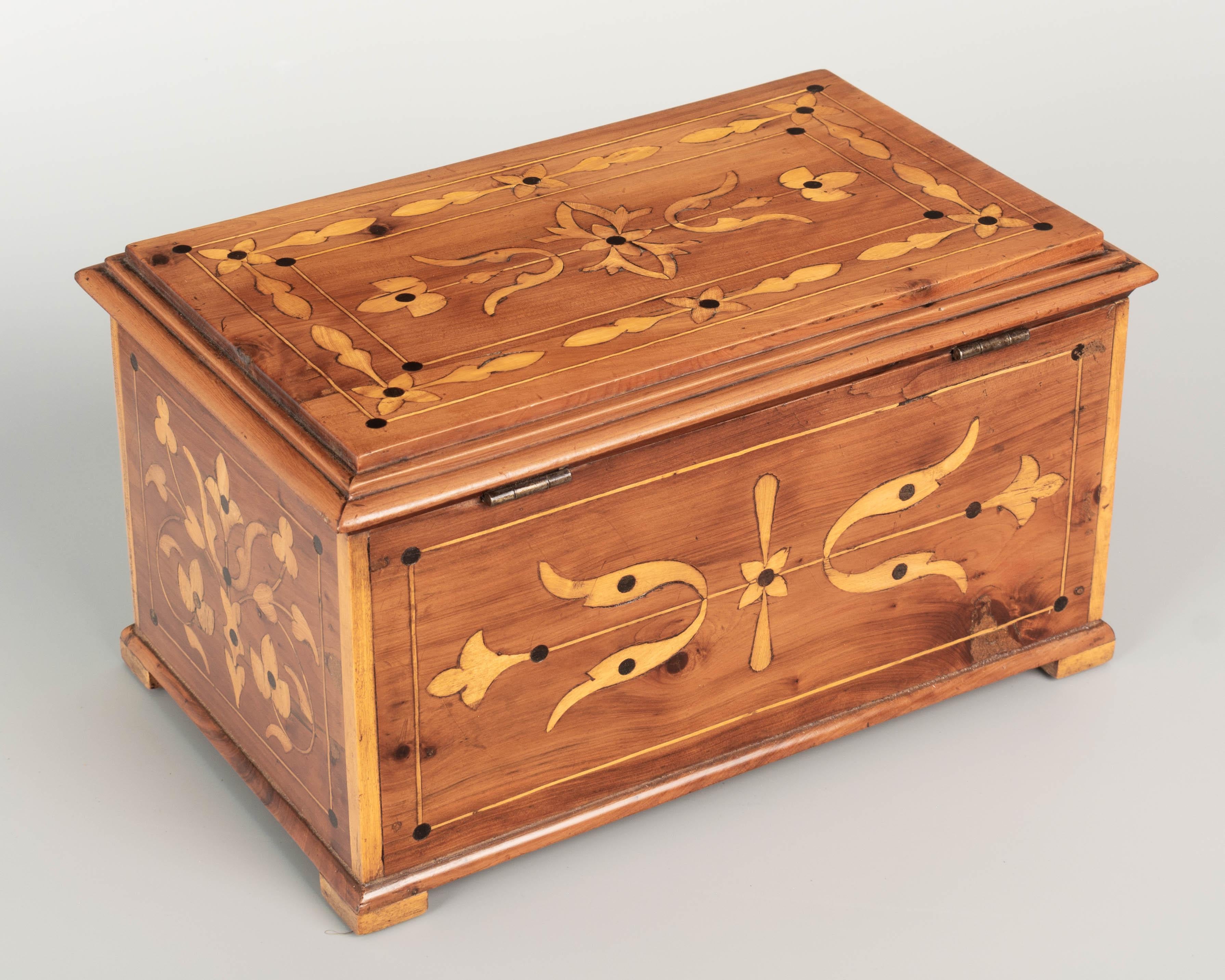 French Marquetry Box In Good Condition For Sale In Winter Park, FL